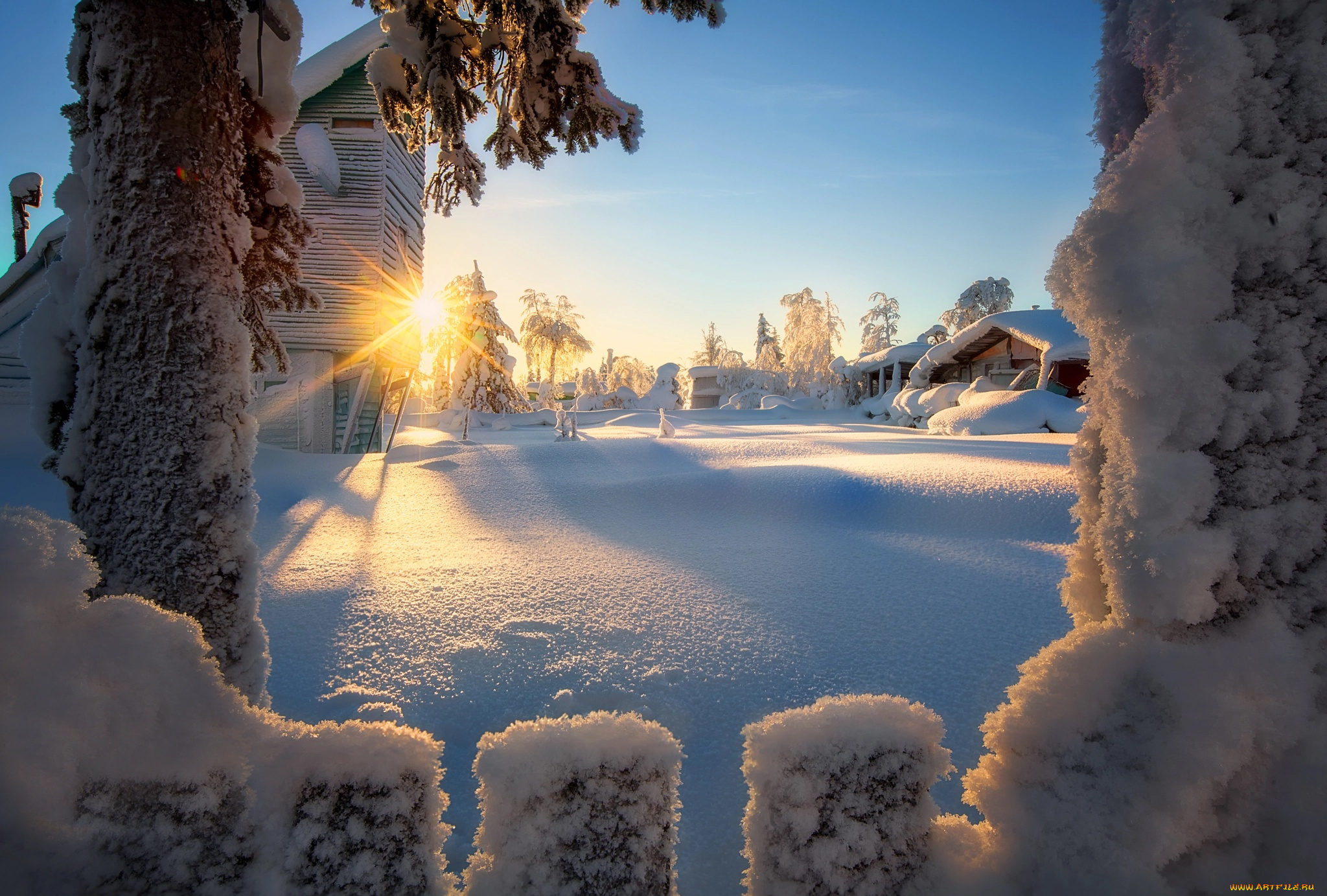 природа, зима, россия, дома, забор, пейзаж, деревья, снег, лучи, солнце