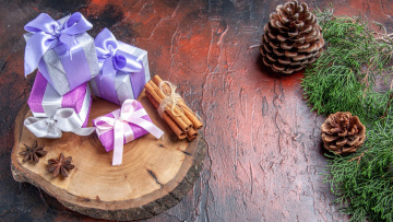 Картинка праздничные подарки+и+коробочки шишки подарки ленты банты анис корица