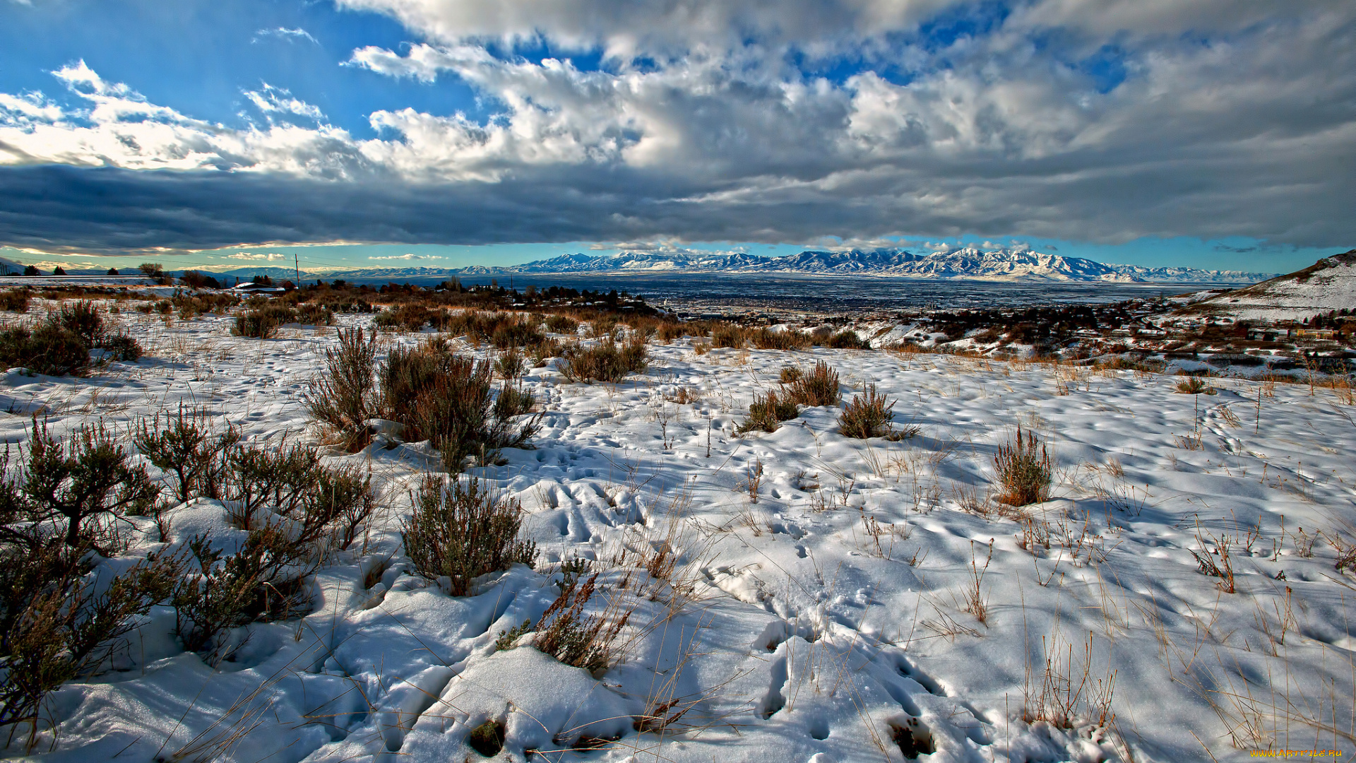 природа, зима, поле, трава, снег, горизонт, горы, облака