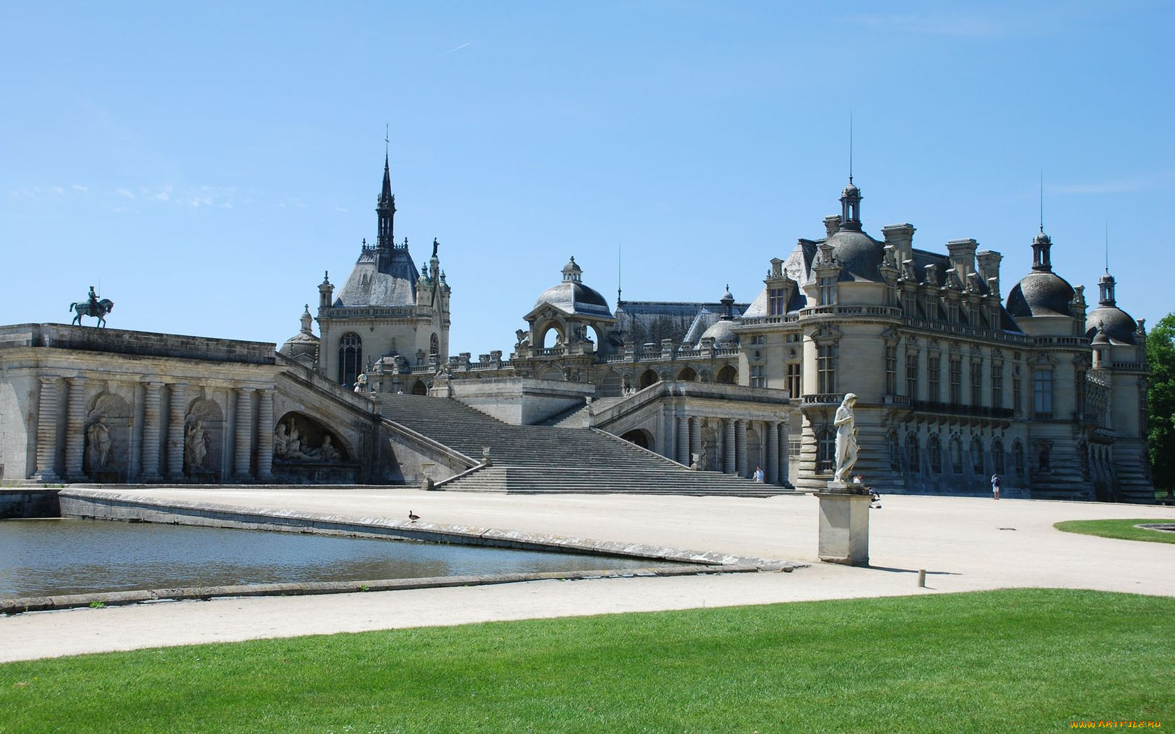 архитектура замок озеро лебеди Шато де Шантильи Франция без смс