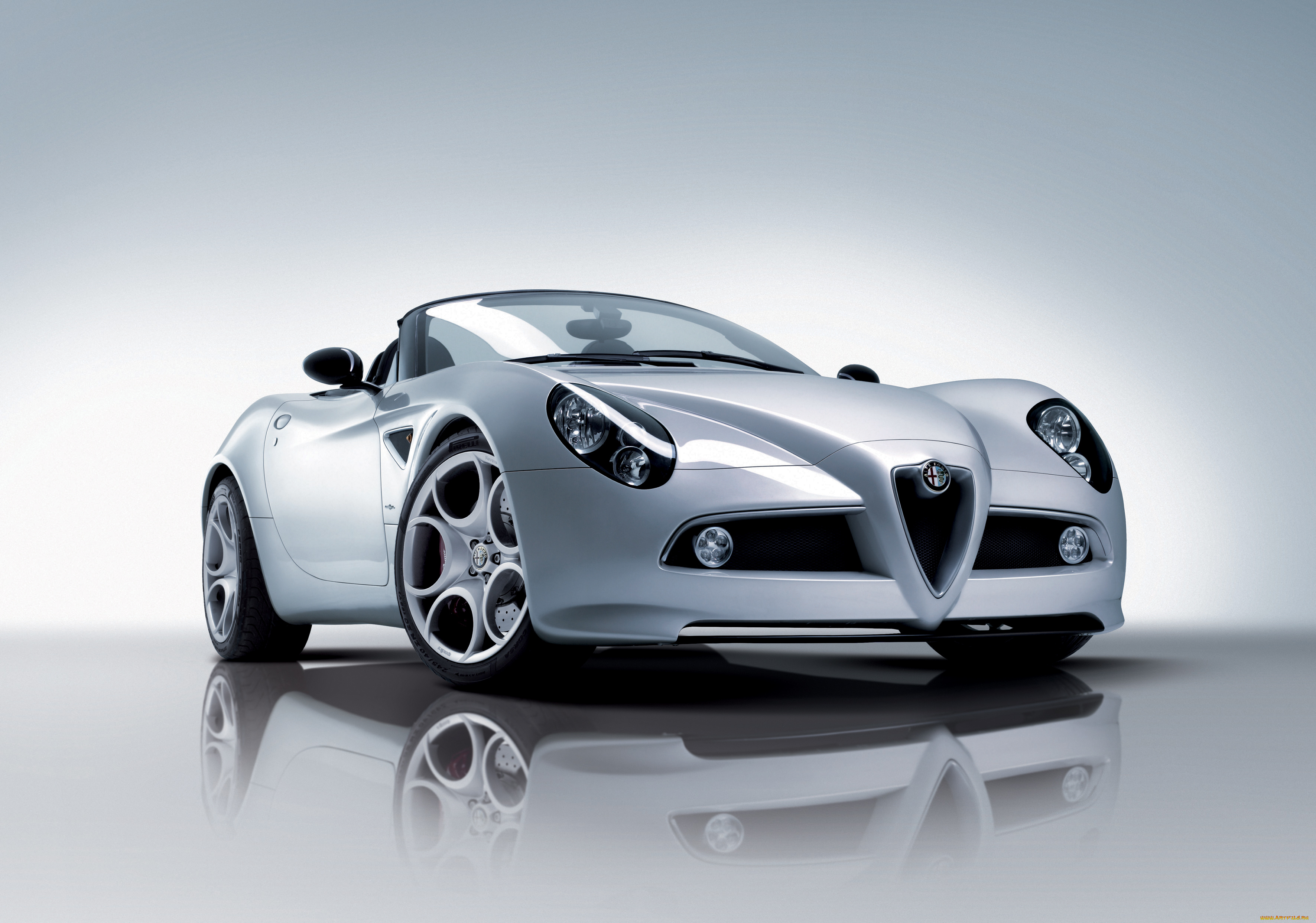 Изобразить автомобиль. Alfa Romeo 8c Spider. Alfa Romeo 8c Spider 2009. Alfa Romeo 8c Spider 2012. Альфа Ромео серебристая.