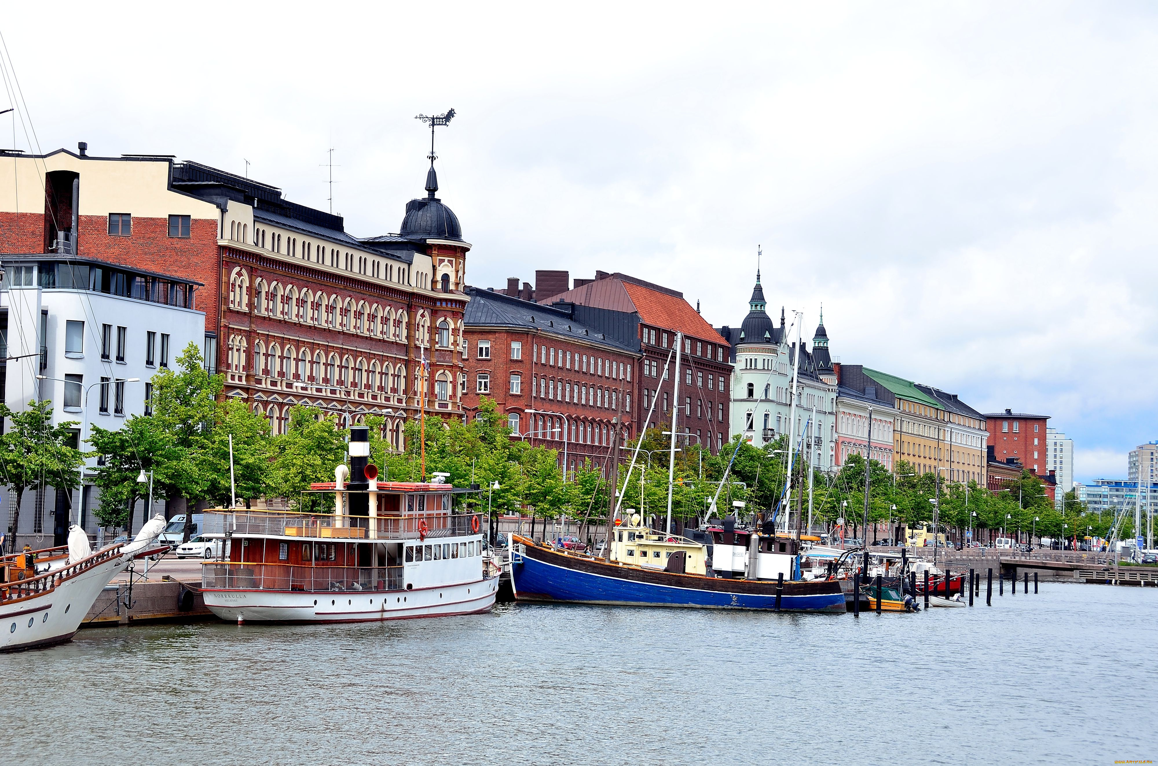 Helsinki. Хельсинки. Хельсинки река. Хельсинг город Финляндия. Хельсинки историческая часть.