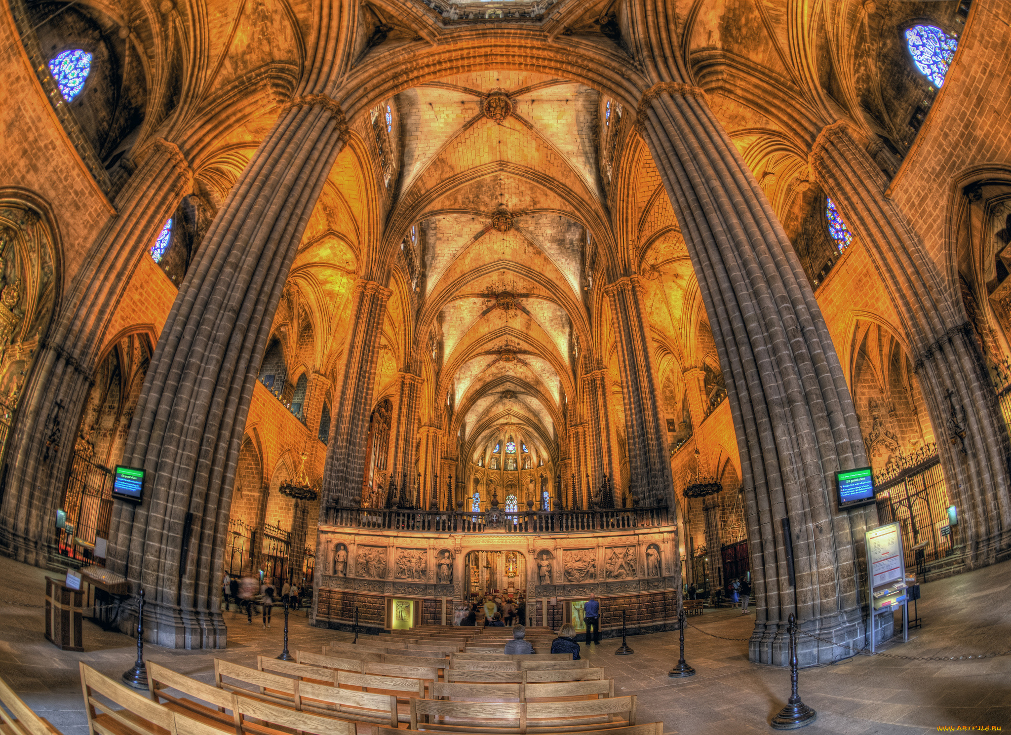 Свод церкви. Le mans Cathedral Испания. Gothic Cathedral inside. Барселона врата ангела. Свод храма.