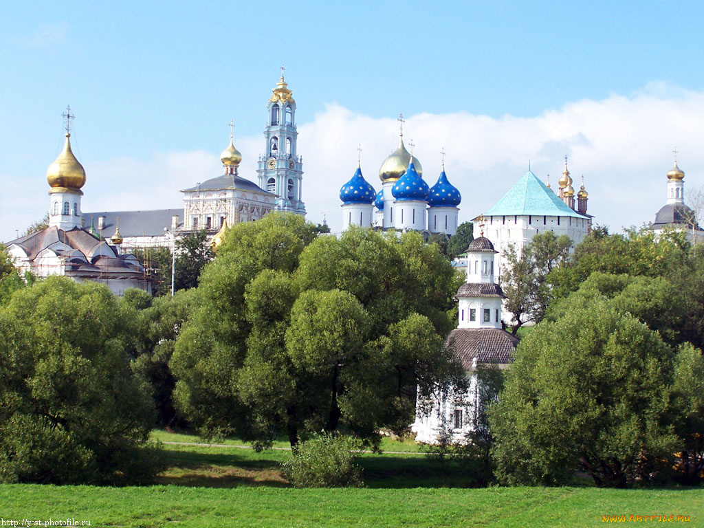 Лавра. Троице-Сергиева Лавра. Архитектурный ансамбль Троице-Сергиевой Лавры. 6.Троице-Сергиева Лавра. Сергиево Троицкая Лавра летом.