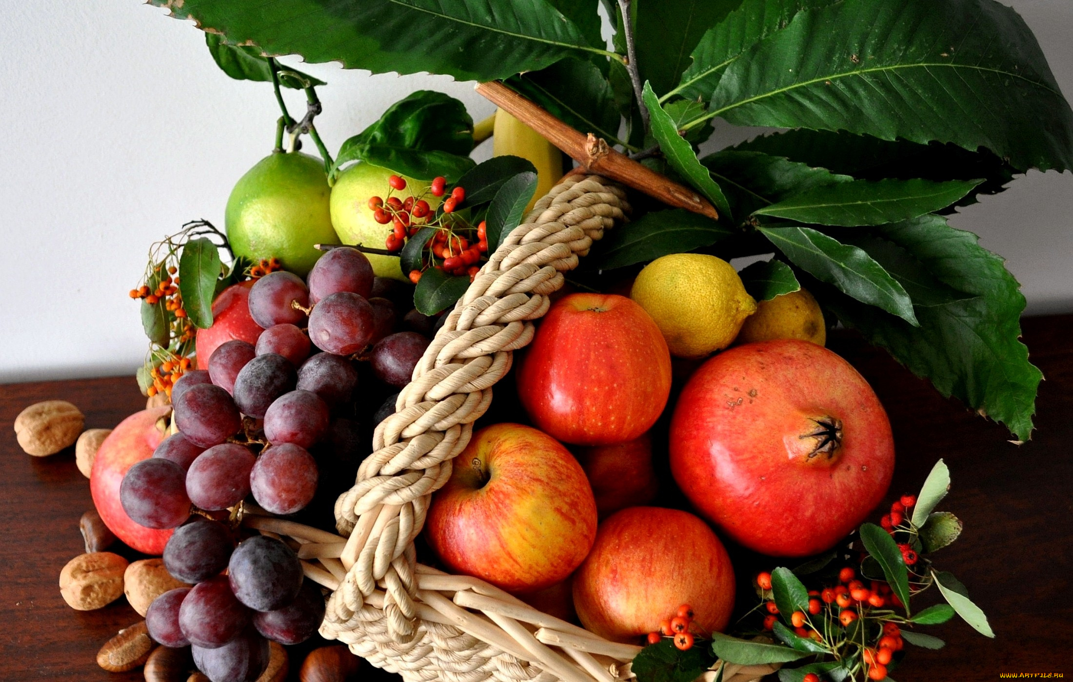 еда, фрукты, ягоды, виноград, яблоки, лимон, лайм, орехи, рябина