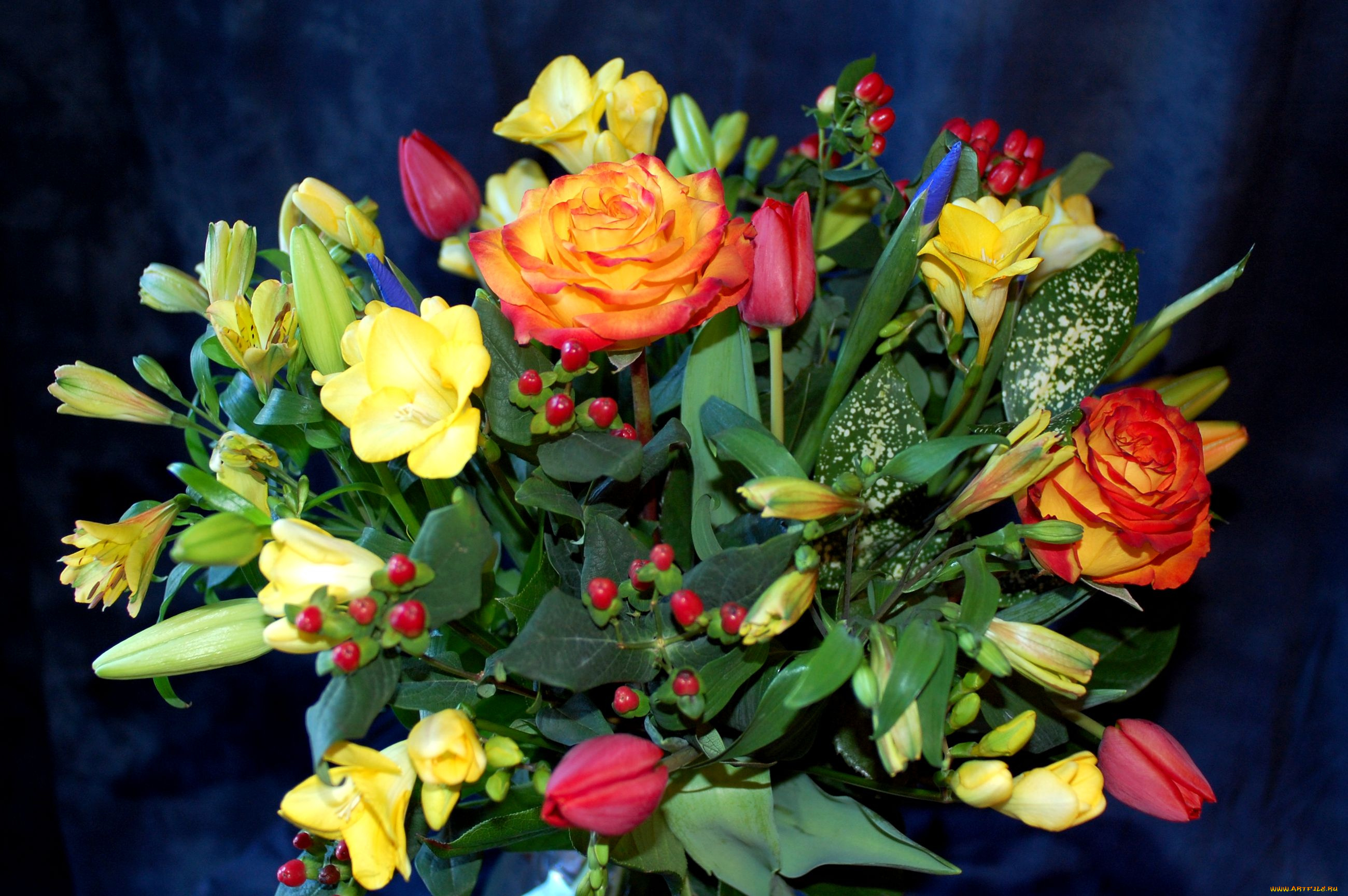 цветы, букеты, композиции, тюльпаны, фрезии, альстромерия, розы