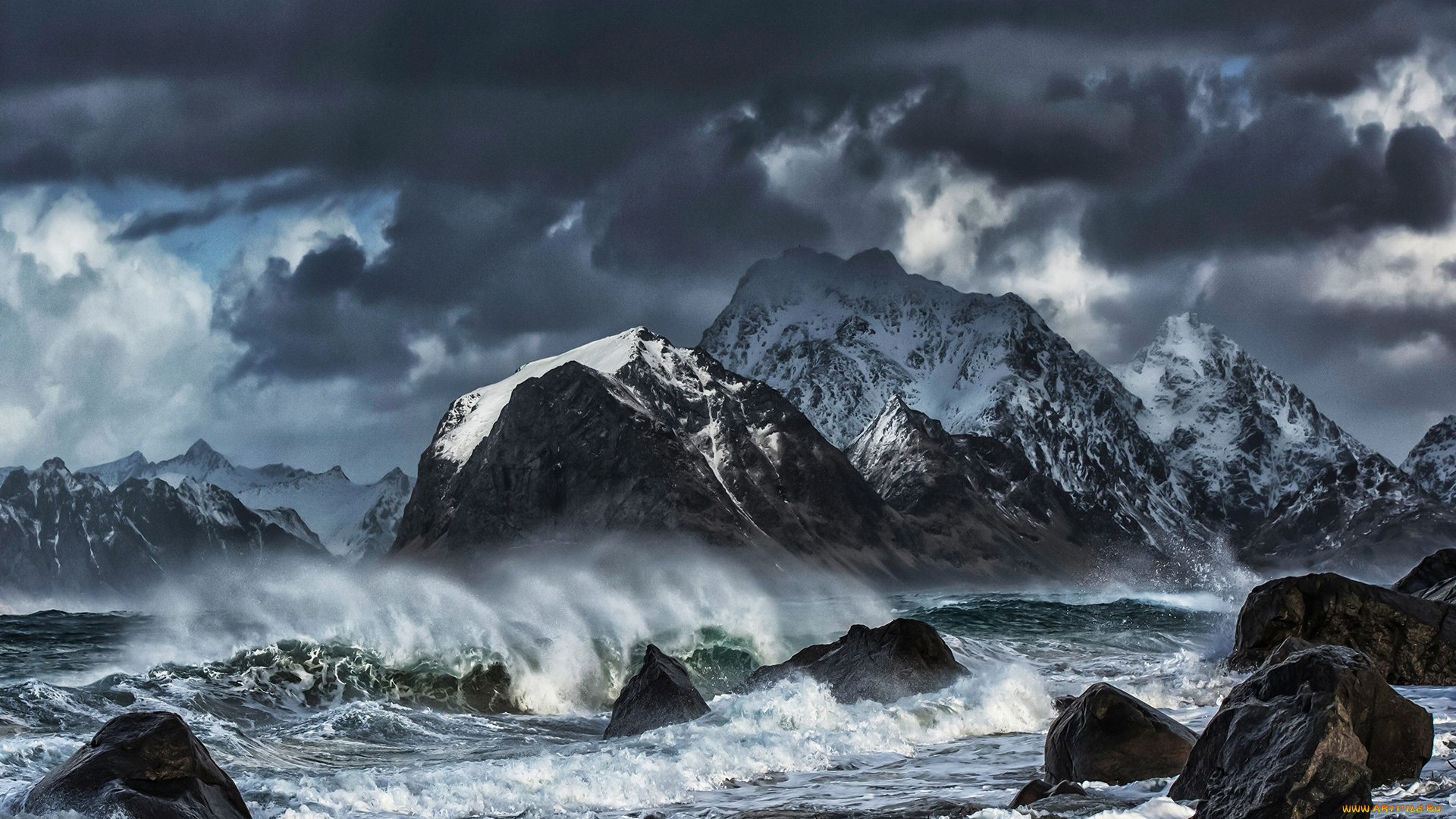 природа, горы, волны, море, камни, шторм, брызги, тучи, норвегия, берег, скалы, лофотенские, острова