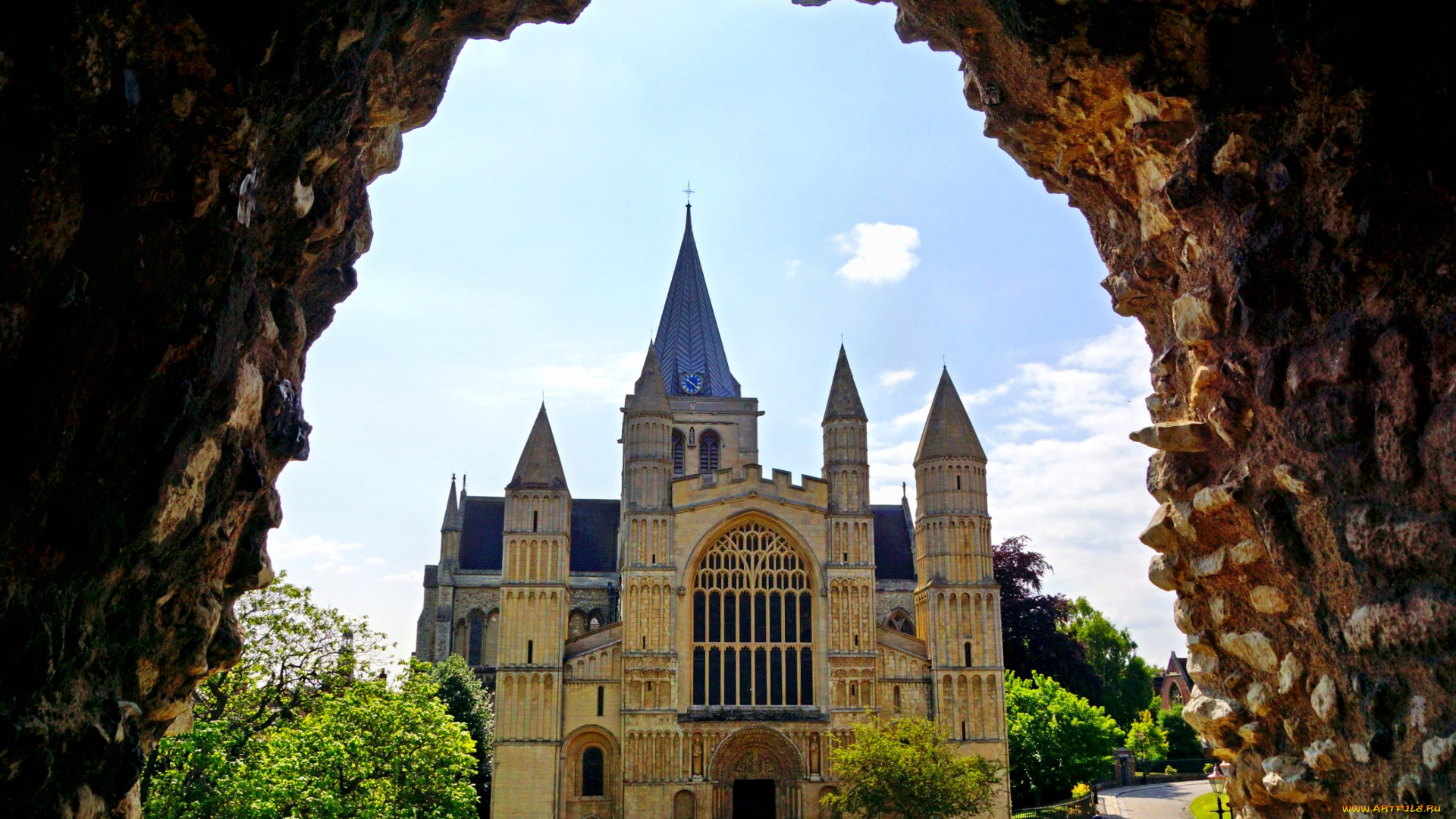 rochester, cathedral, from, under, the, arch, города, католические, соборы, костелы, аббатства, город, замок, арка