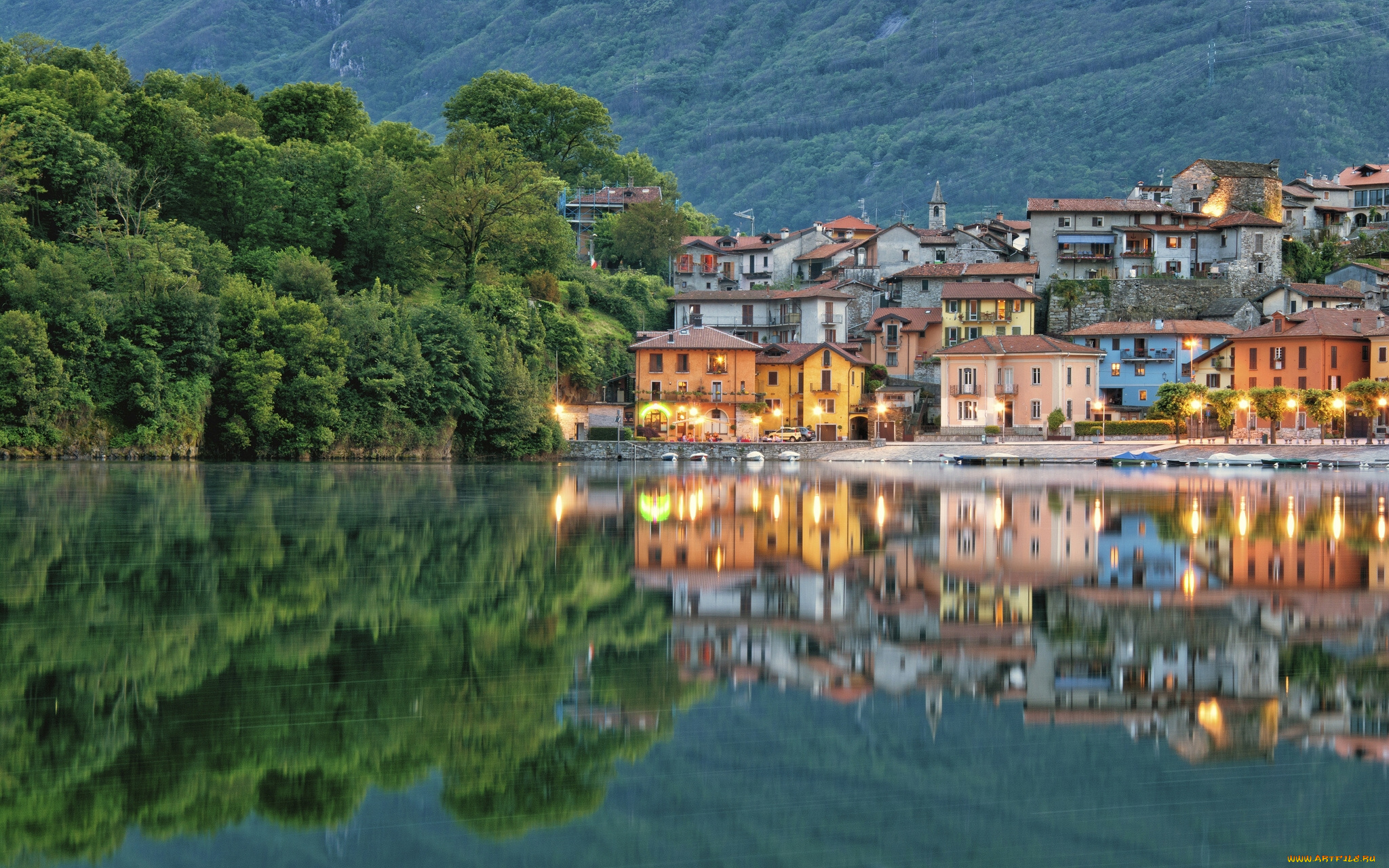 Пьемонт италия. Озеро Мергоццо Италия. Piemonte Италия. Пьемонт Италия коммуна. Озеро Комо. Италия.