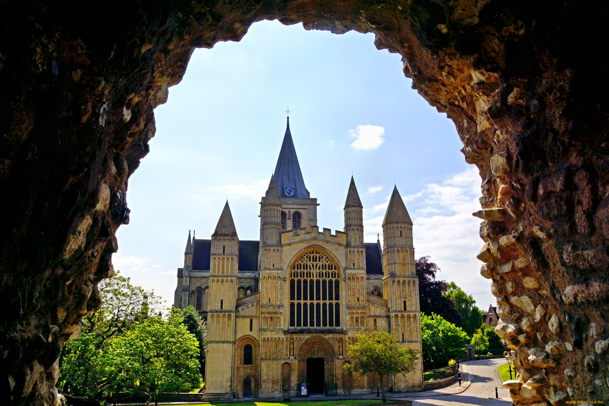 rochester, cathedral, from, under, the, arch, города, католические, соборы, костелы, аббатства, город, замок, арка