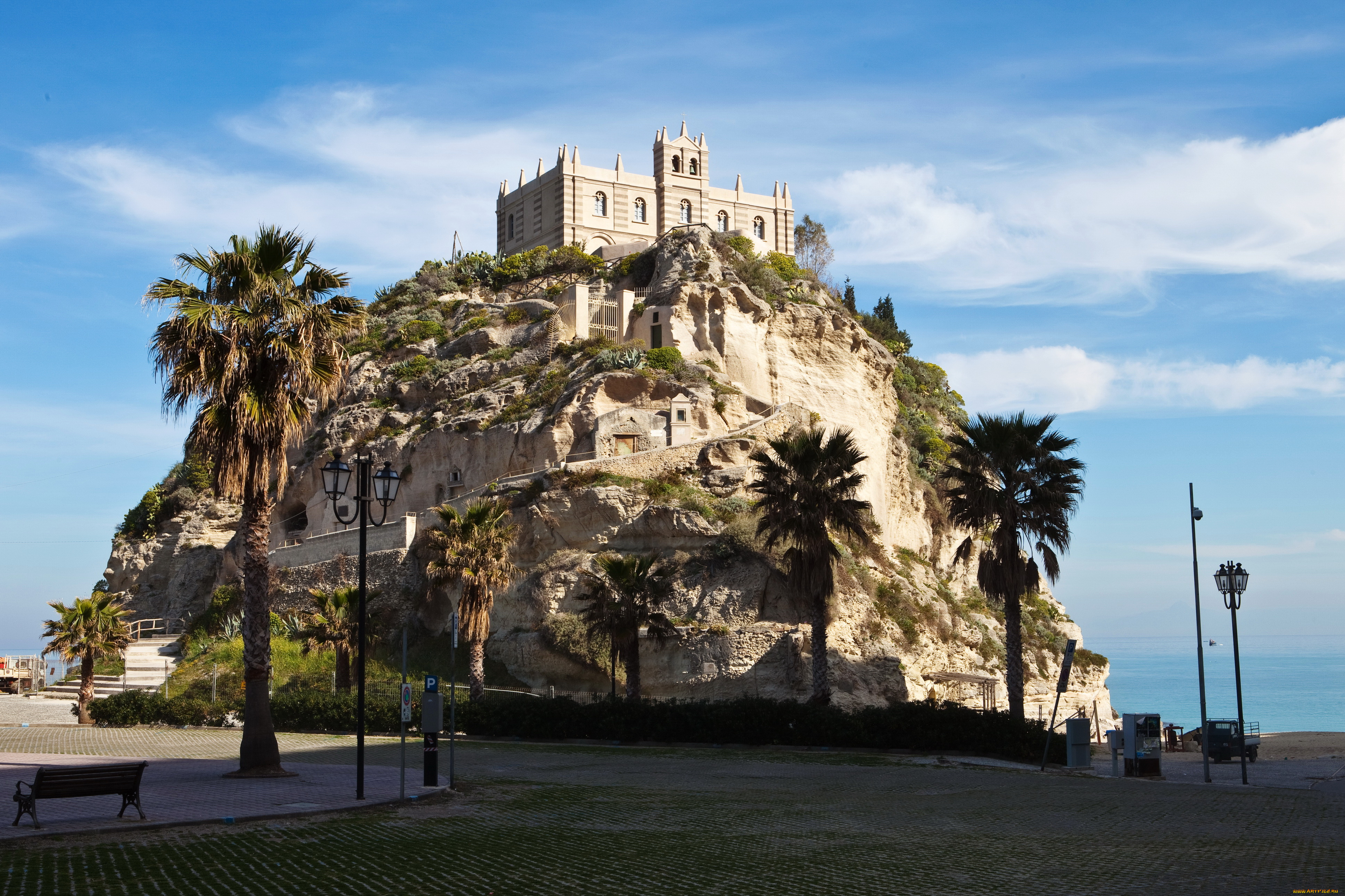 tropea, italy, города, улицы, площади, набережные, пальмы, площадь, гора, дворец