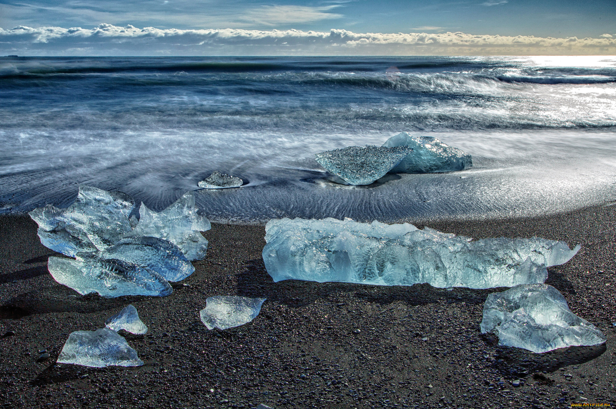 Coast water. Ледяной берег. Ледяное море. Лед на море. Льдина в море.