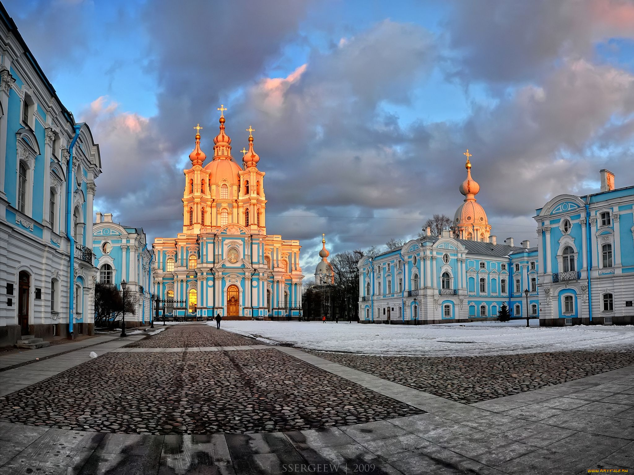 Фотографии должны. Смольный собор, площадь Растрелли, Санкт-Петербург. Площадь Растрелли СПБ. Площадь Смольного собора в Санкт-Петербурге. Достопримечательности Питера Смольный собор.