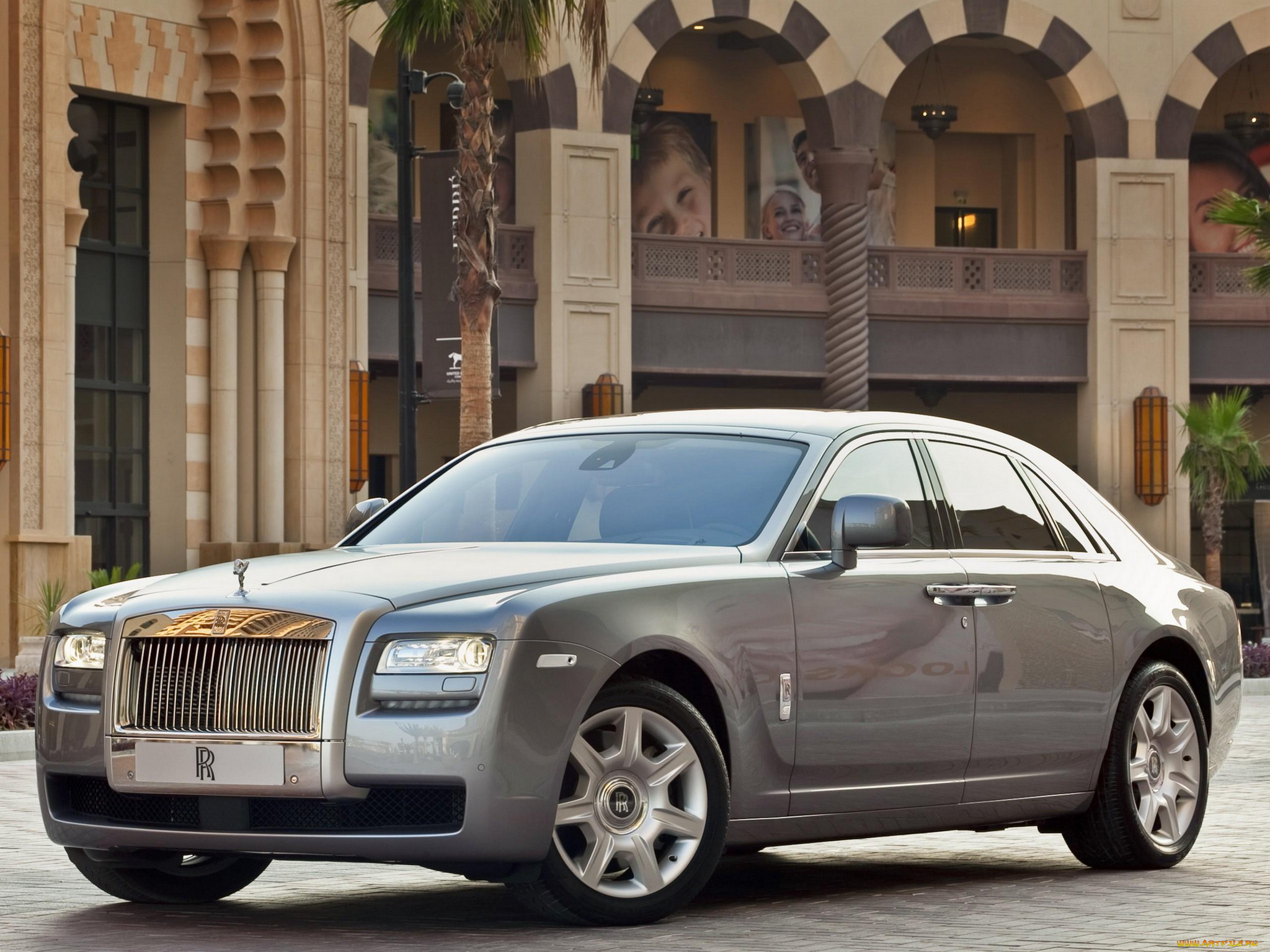 Представительские автомобили список. Rolls Royce Ghost 2010. Rolls Royce Ghost. Rolls Royce Ghost 2009. Rolls Royce Ghost 2021.