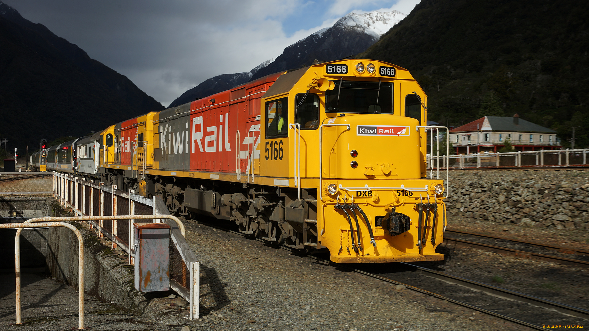 kiwirail, locomotive`s, dxb, 5166, and, dcp, 4628, with, the, tranzalpine, техника, поезда, железная, рельсы, дорога, вагоны, локомотив, состав