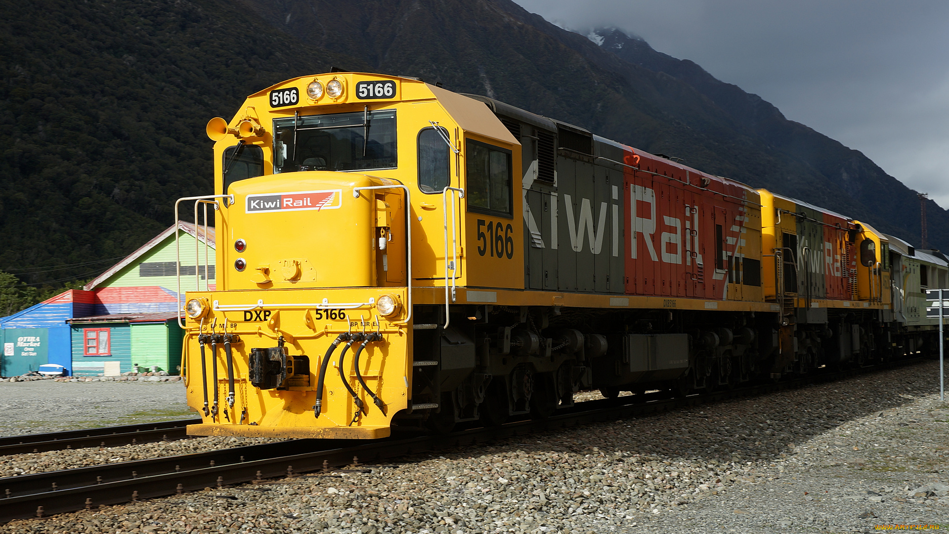 kiwirail, locomotive`s, dxb, 5166, and, dcp, 4628, with, the, tranzalpine, техника, поезда, состав, вагоны, локомотив, дорога, рельсы, железная
