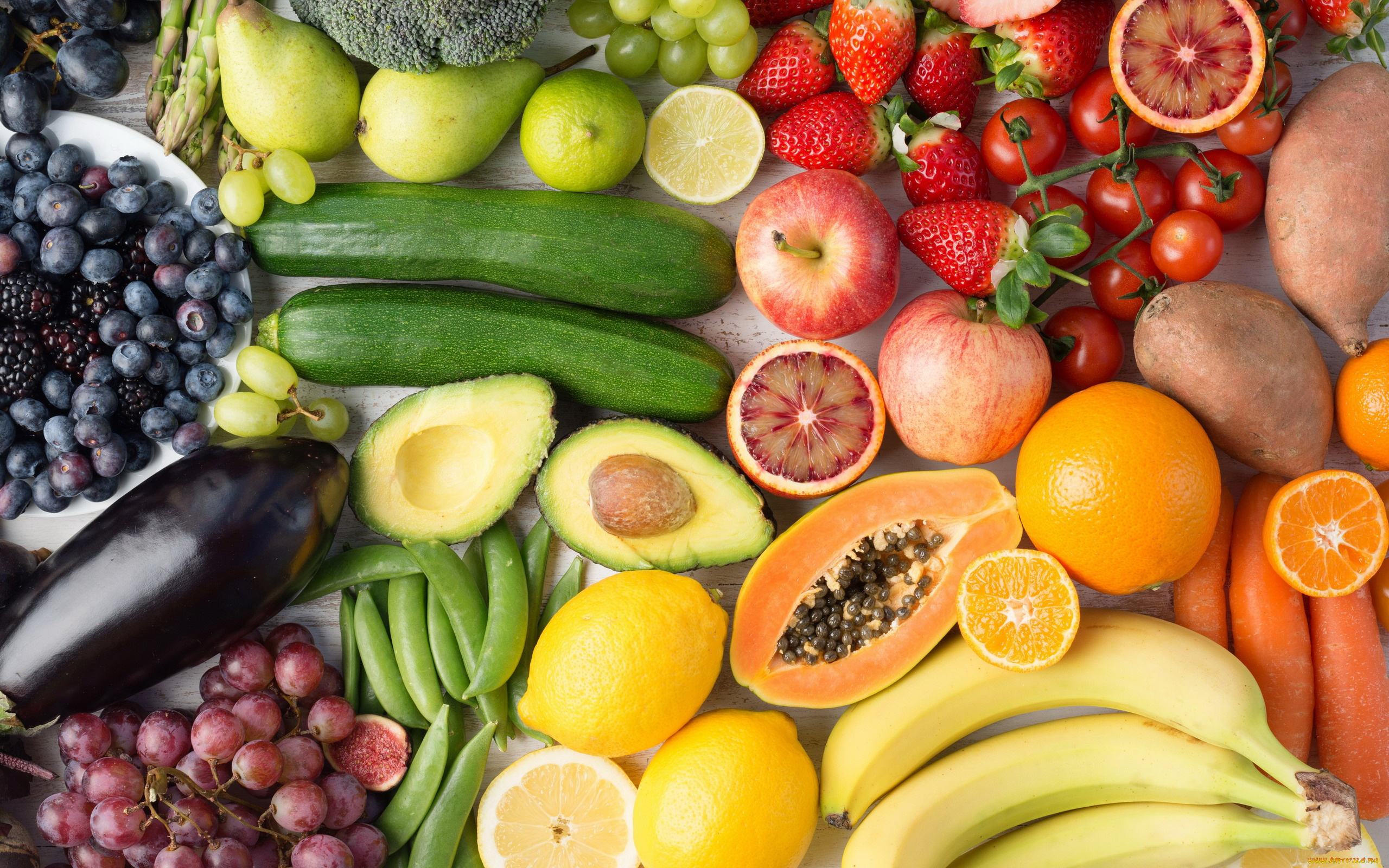 еда, фрукты, и, овощи, вместе, батат, баклажан, цуккини, банан, виноград, папайя, клубника