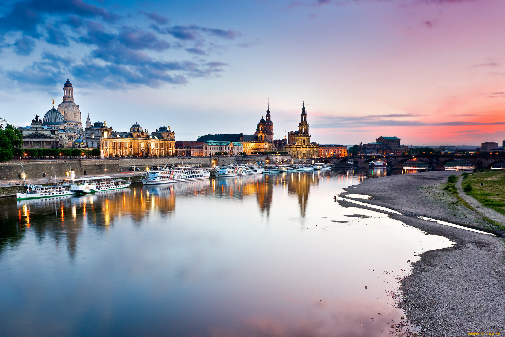 города, дрезден, , германия, dresden, germany, дрезден, утро, рассвет, небо, город, река, эльба, elbe, берег, вода, отражение, здания, архитектура, пристань, лодки