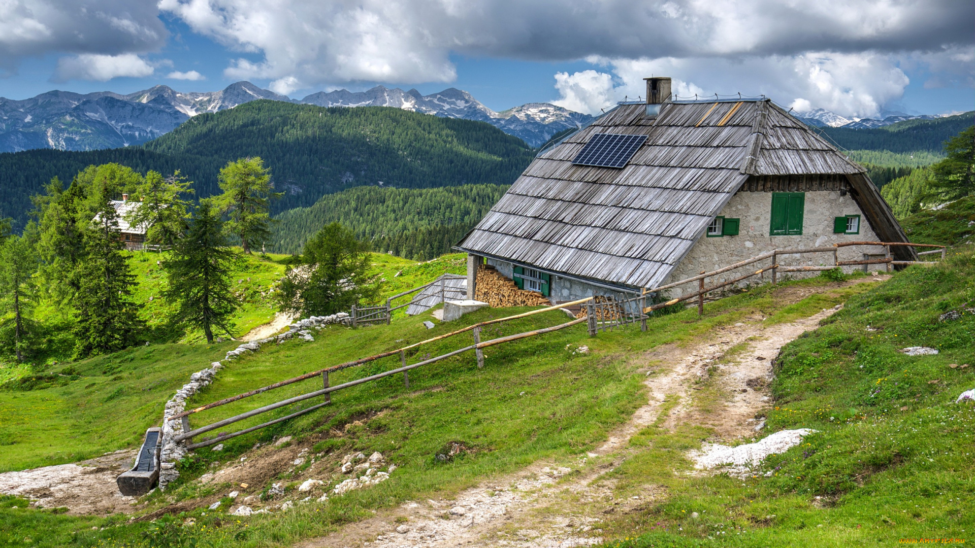 природа, пейзажи, облака, забор, тропинка, дом, леса, bohinj, горы, словения, зелень, трава, дрова, деревья