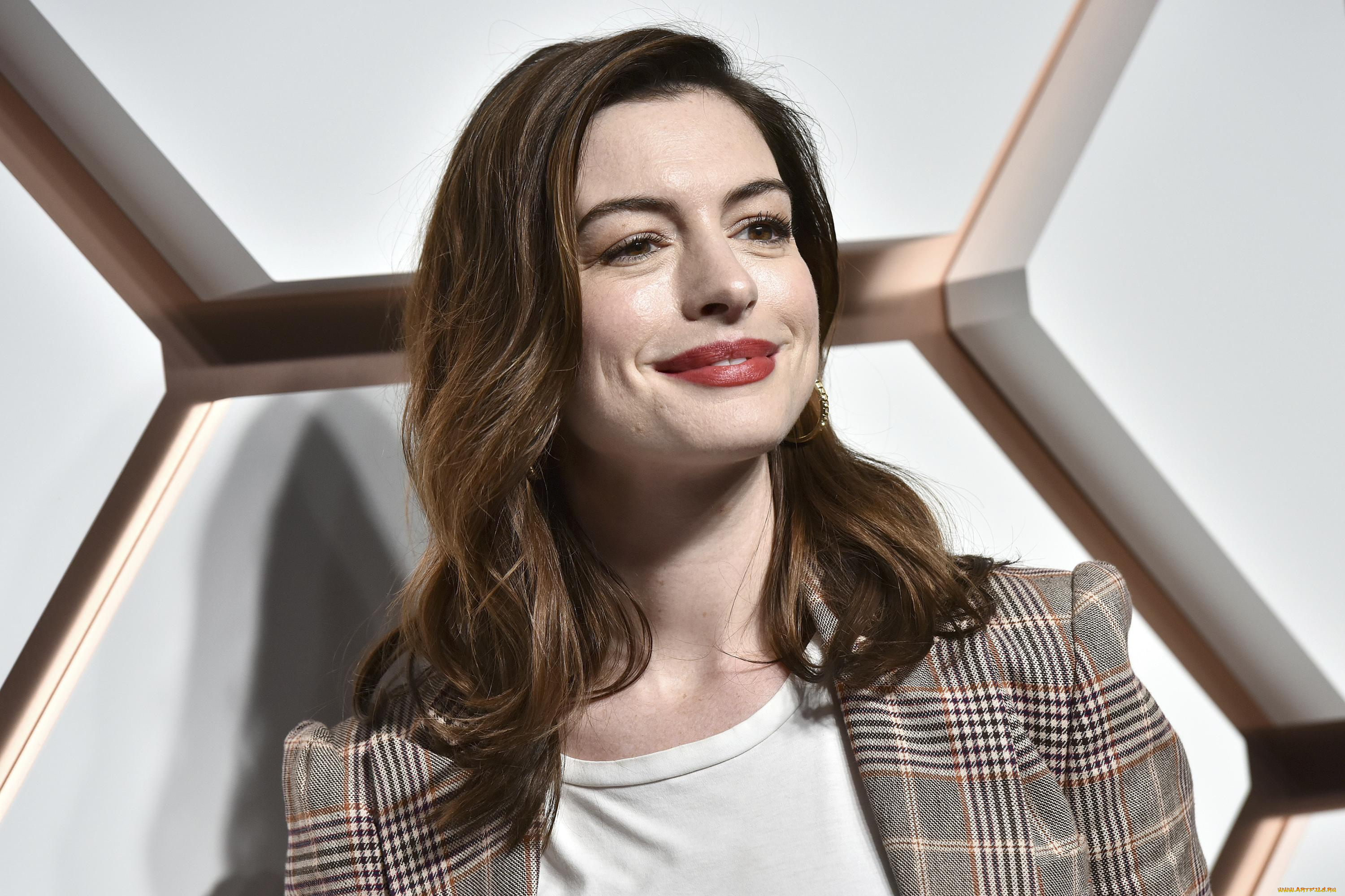 девушки, anne, hathaway, актриса, шатенка, улыбка, жакет