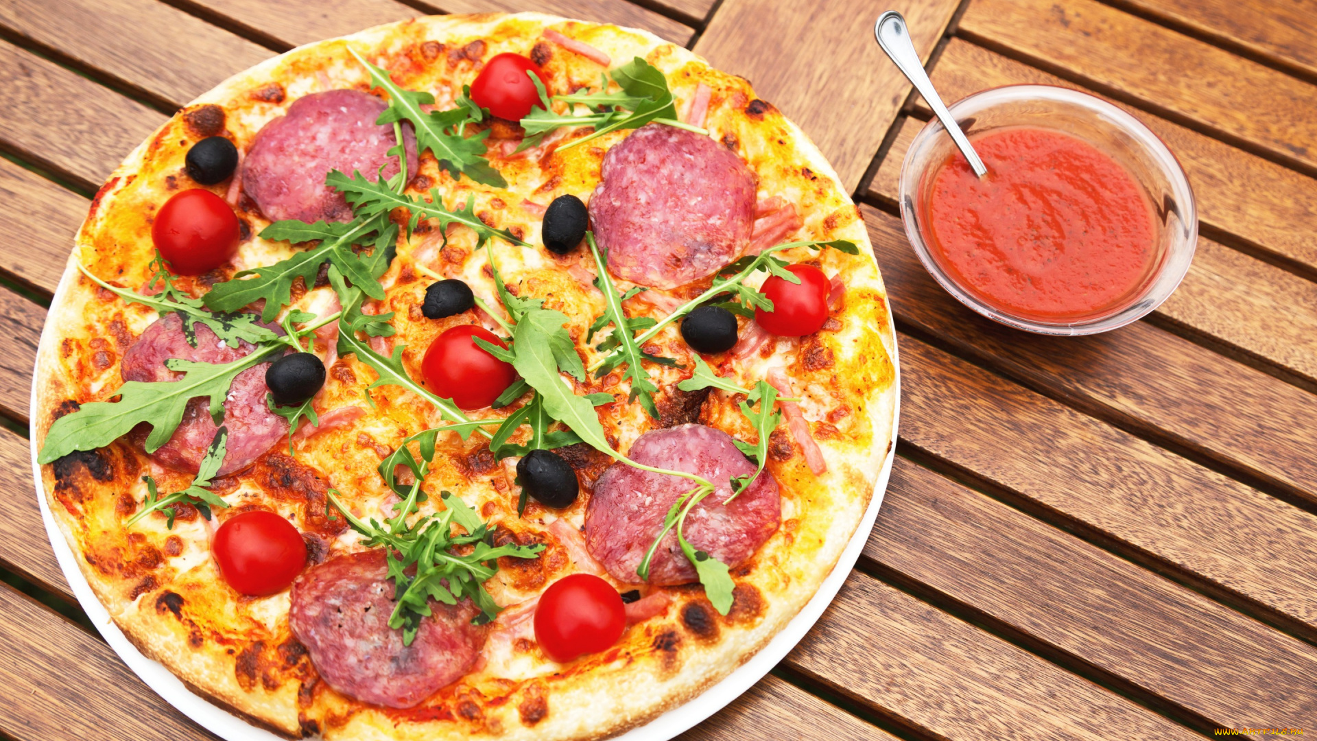 еда, пицца, зелень, томаты, sauce, pizza, tomato, помидоры, cheese, соус, колбаса, sausage