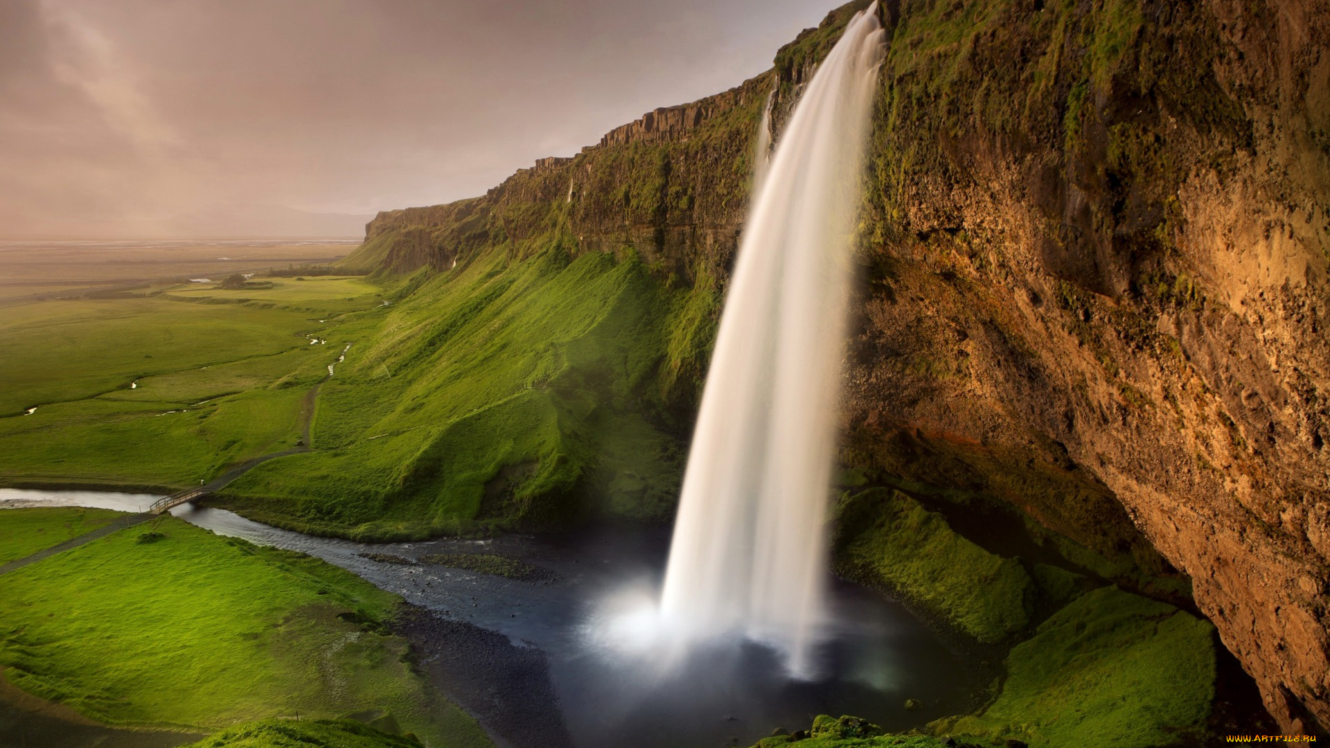 природа, водопады, водопад, seljalandsfoss, waterfall, исландия, мостик, зелень, тропа, речка, скалы