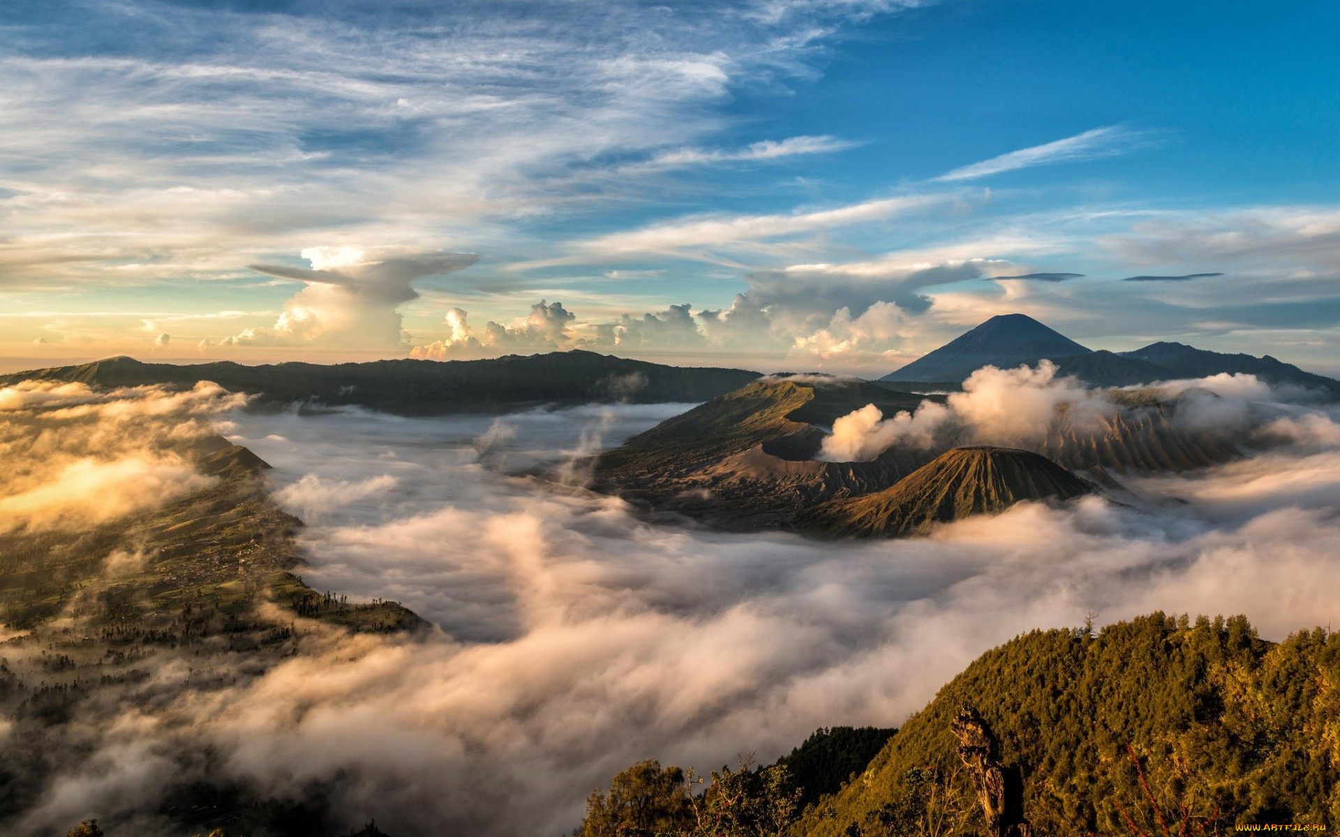 природа, горы, пейзаж, облака, indonesia, bromo-tengger-semeru, national, park, Ява, индонезия, вулкан, бромо, кальдеры, тенггер