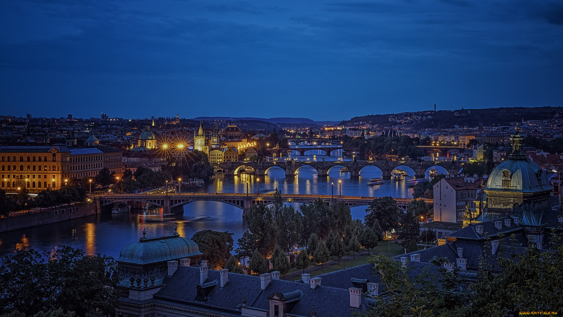 Manesu Bridge Over the Vltava River, Prague, Czech Republic загрузить
