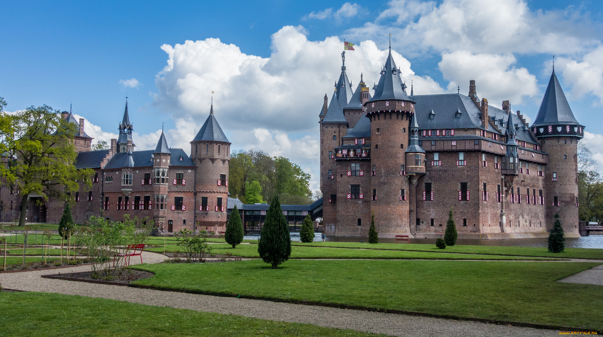 21 замков. Castle and forestlogo.