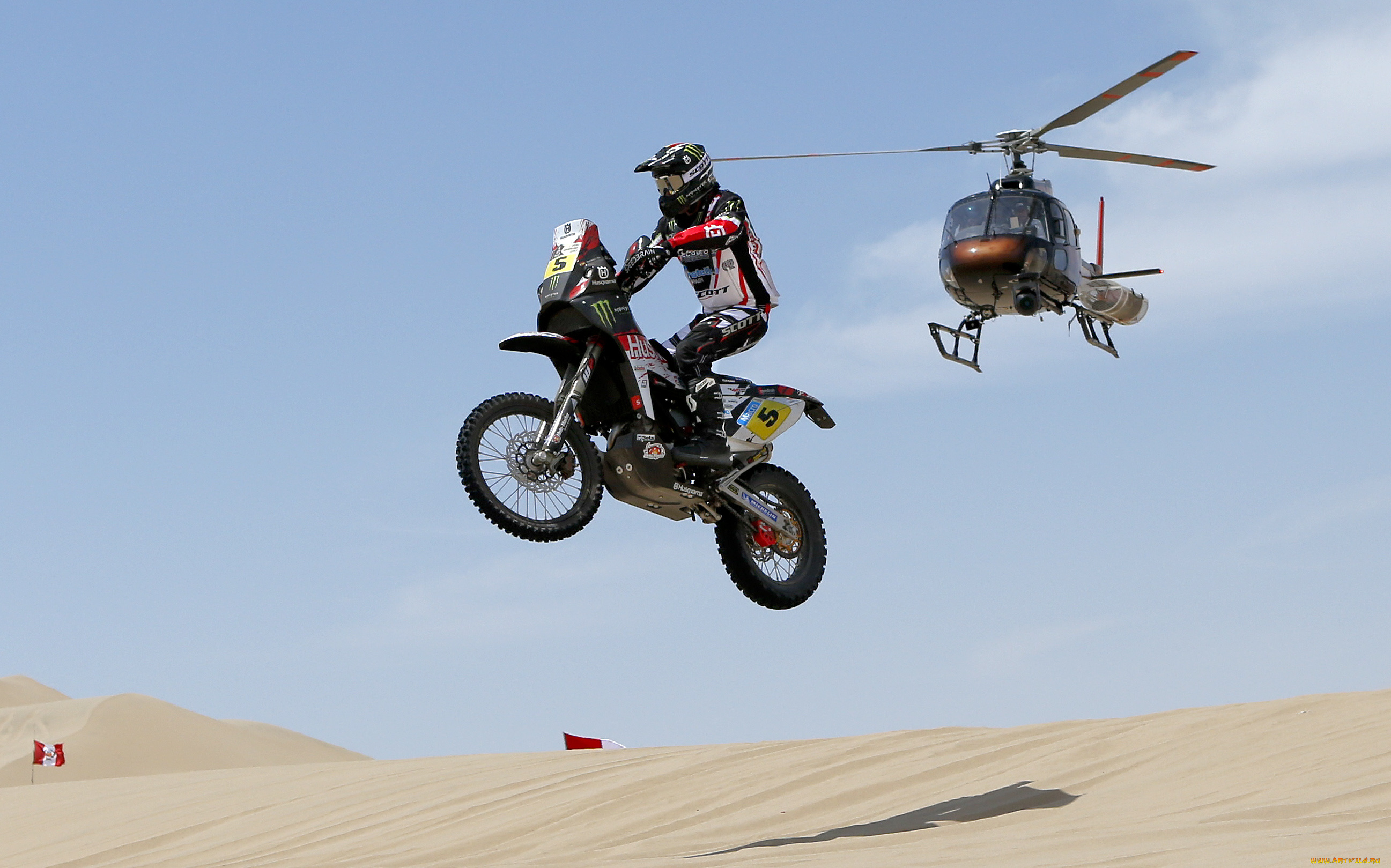 спорт, мотокросс, мотоцикл, вертолет, зависание, песок, дакар, гонка, тень, небо