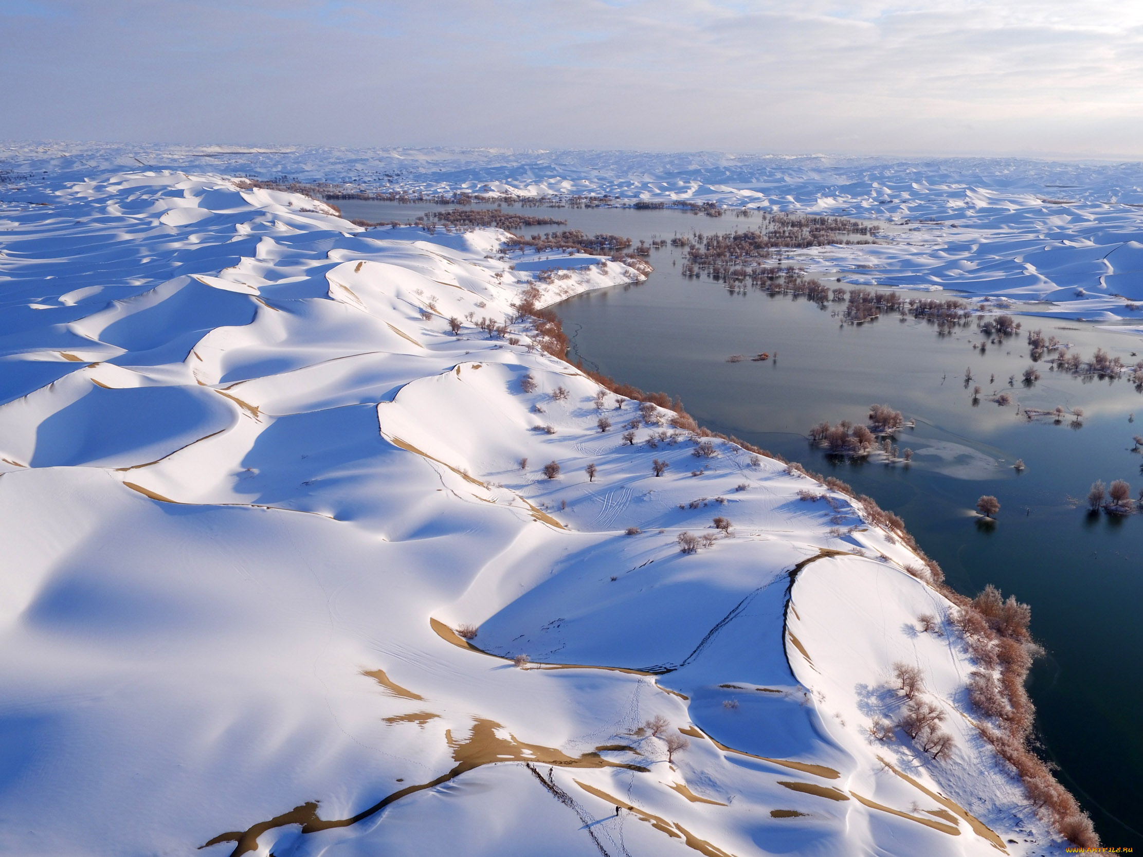 природа, зима, trees, china, dunes, winter, landscape, river, nature, snow, snowy, sky, water