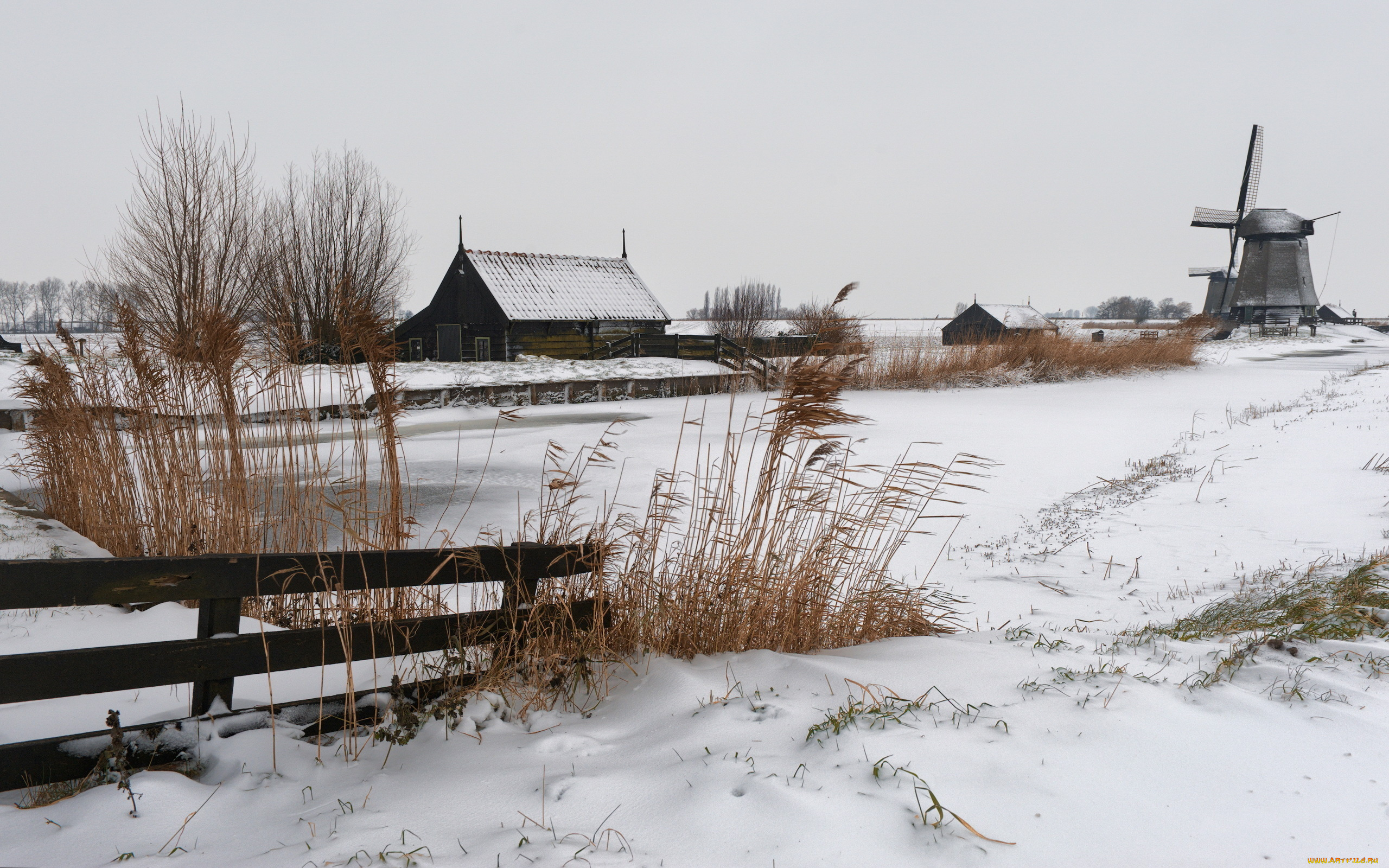 Село холодное. Зима в деревне. Русская деревня. Мельница в деревне зимой. Осень и зима в деревнях.