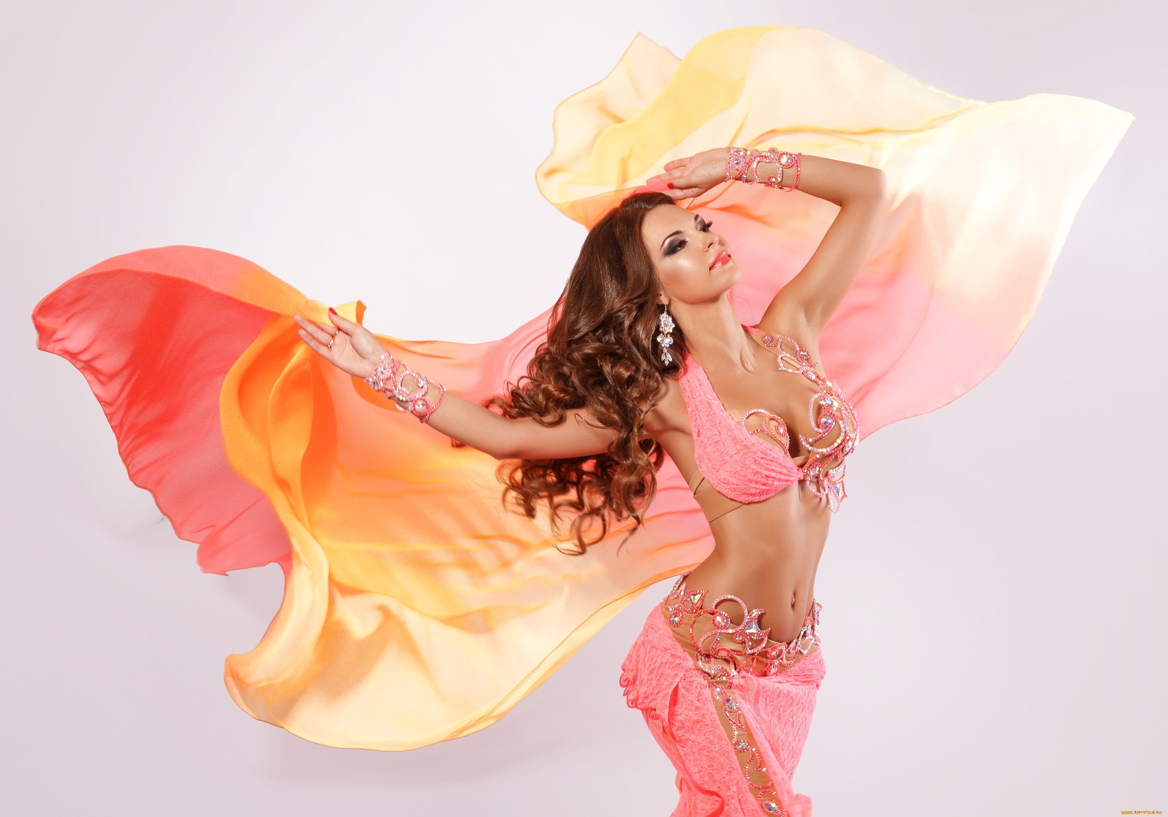 Танцевать арабские танцы. Танцовщица беллиданс турчанка. Бэлли дэнсер. Шахразад беллиданс.