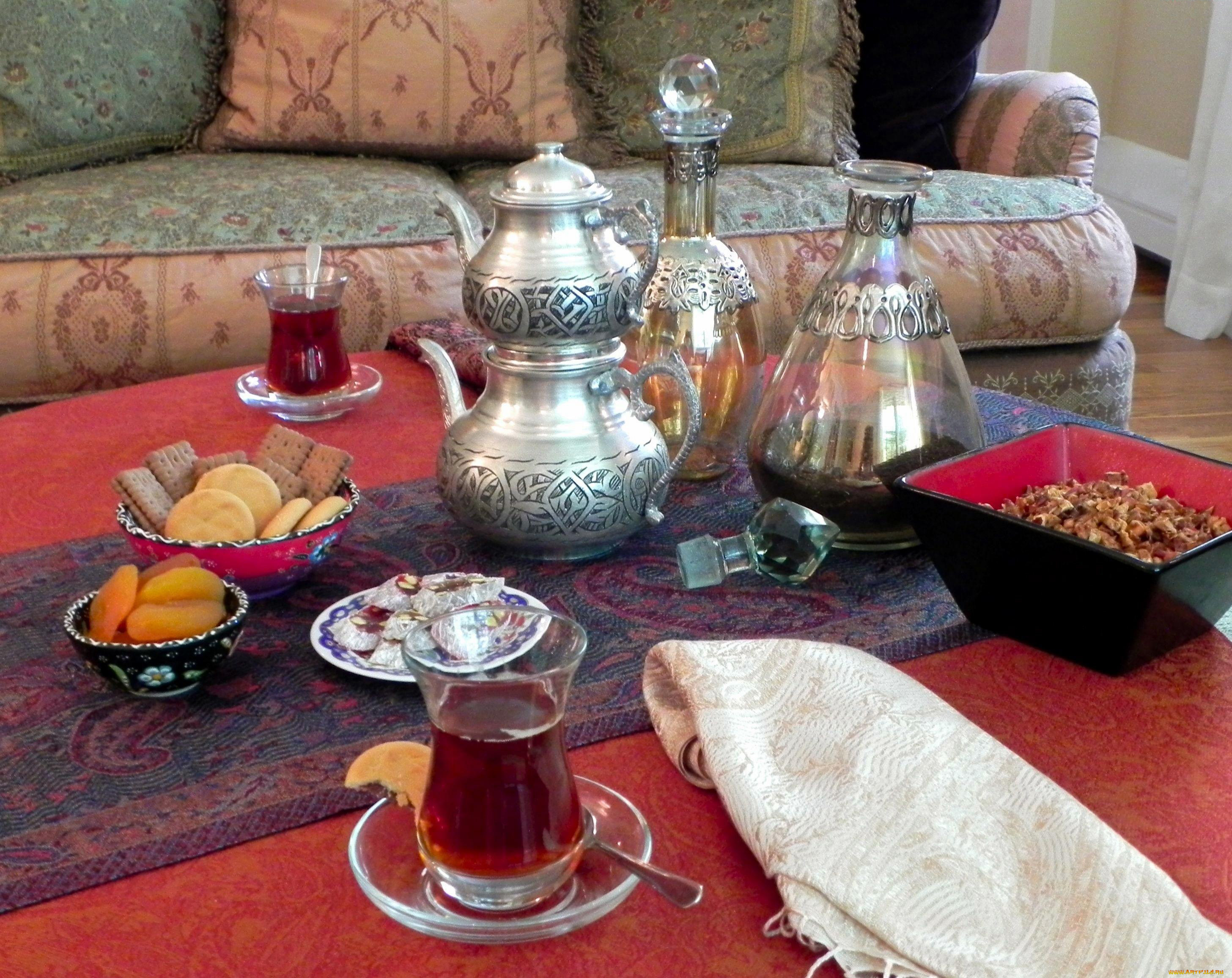 Турки пьют чай. Чайные традиции в Турции. Турецкий чай. Традиционный турецкий чай. Чайная церемония в Турции.