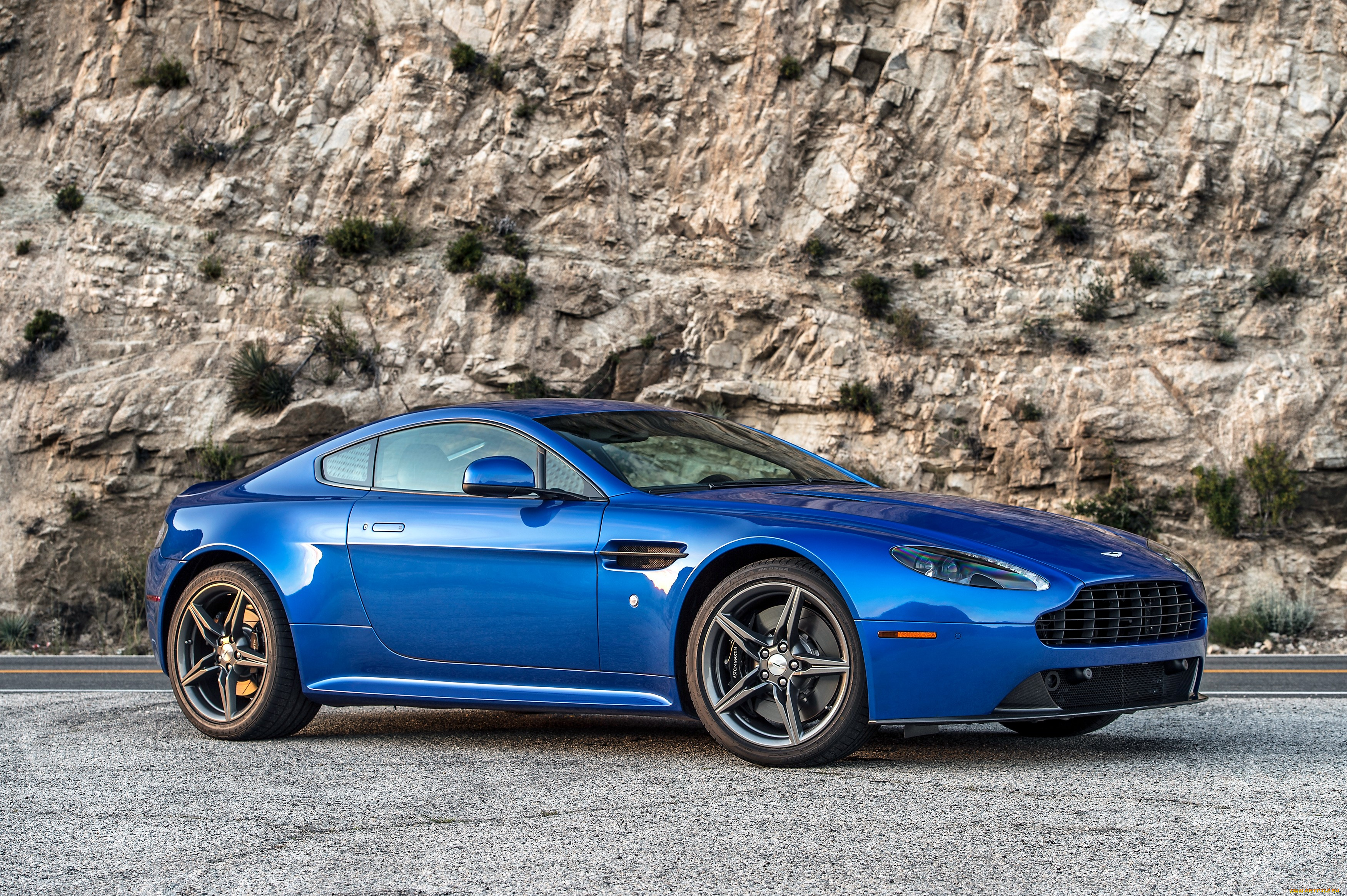 aston, martin, v8, vantage, gts, 2017, автомобили, aston, martin, синий, скала