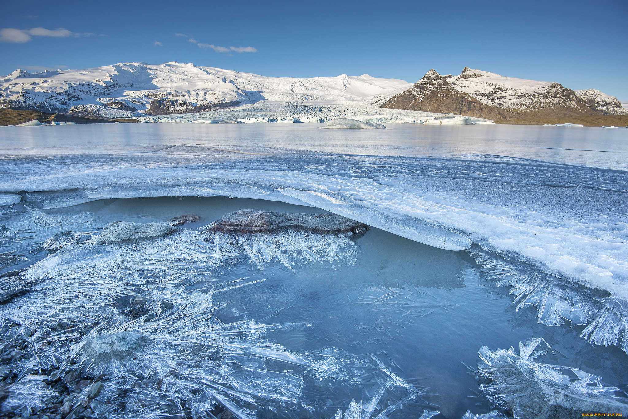 Ледовая река. Айс Лейкс. Замерзшее озеро Мочох. Замерзшее озеро Байкал. Ледниковая река в Исландии.