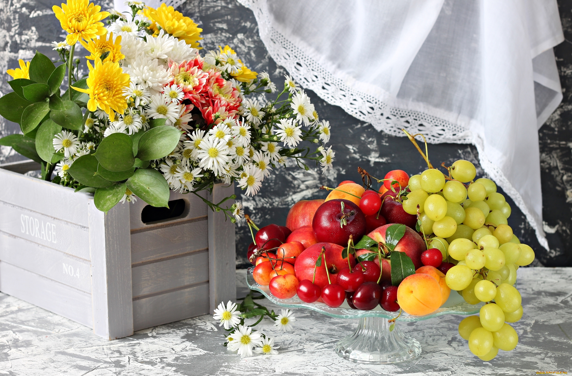 еда, натюрморт, цветы, букет, фрукты, виноград, нектарин, черешня, абрикос
