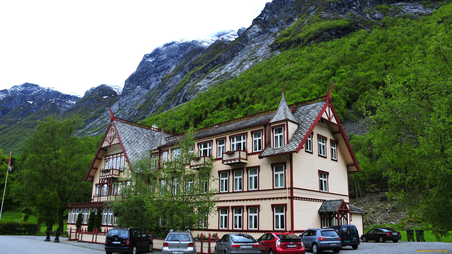 норвегия, hotel, norangsfjorden, города, здания, дома, горы, фьорд, гостиница, машины