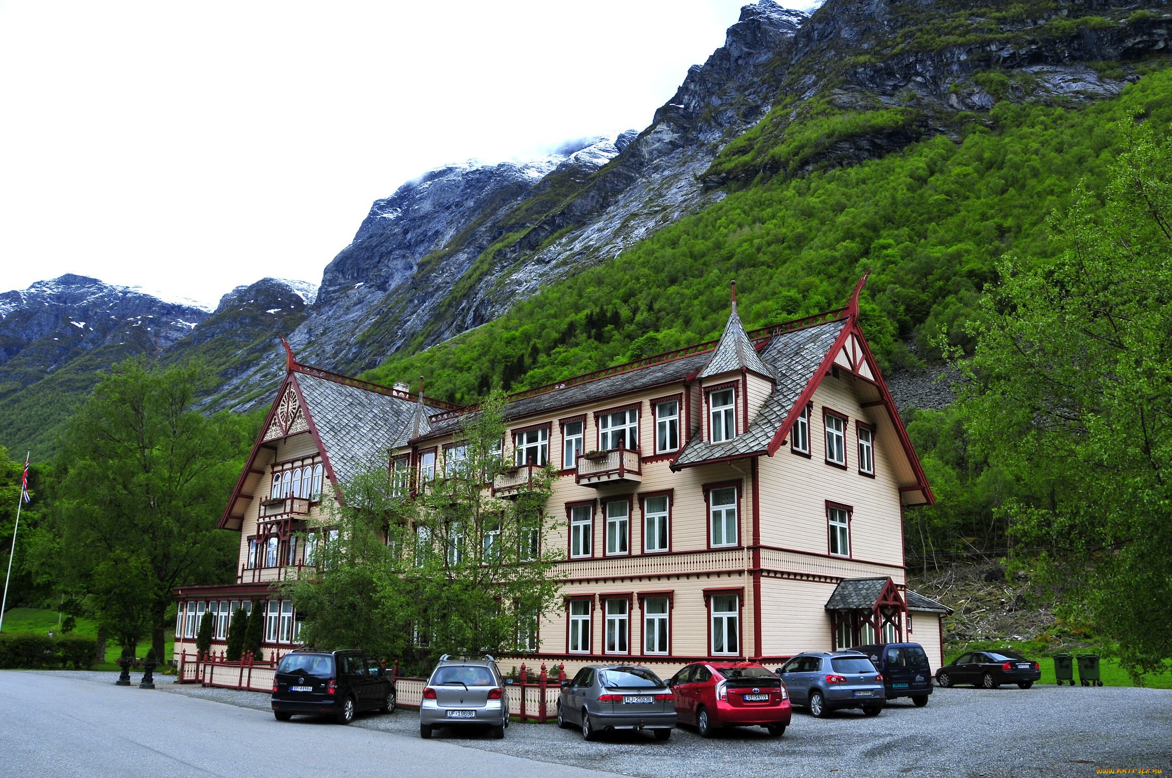 норвегия, hotel, norangsfjorden, города, здания, дома, горы, фьорд, гостиница, машины