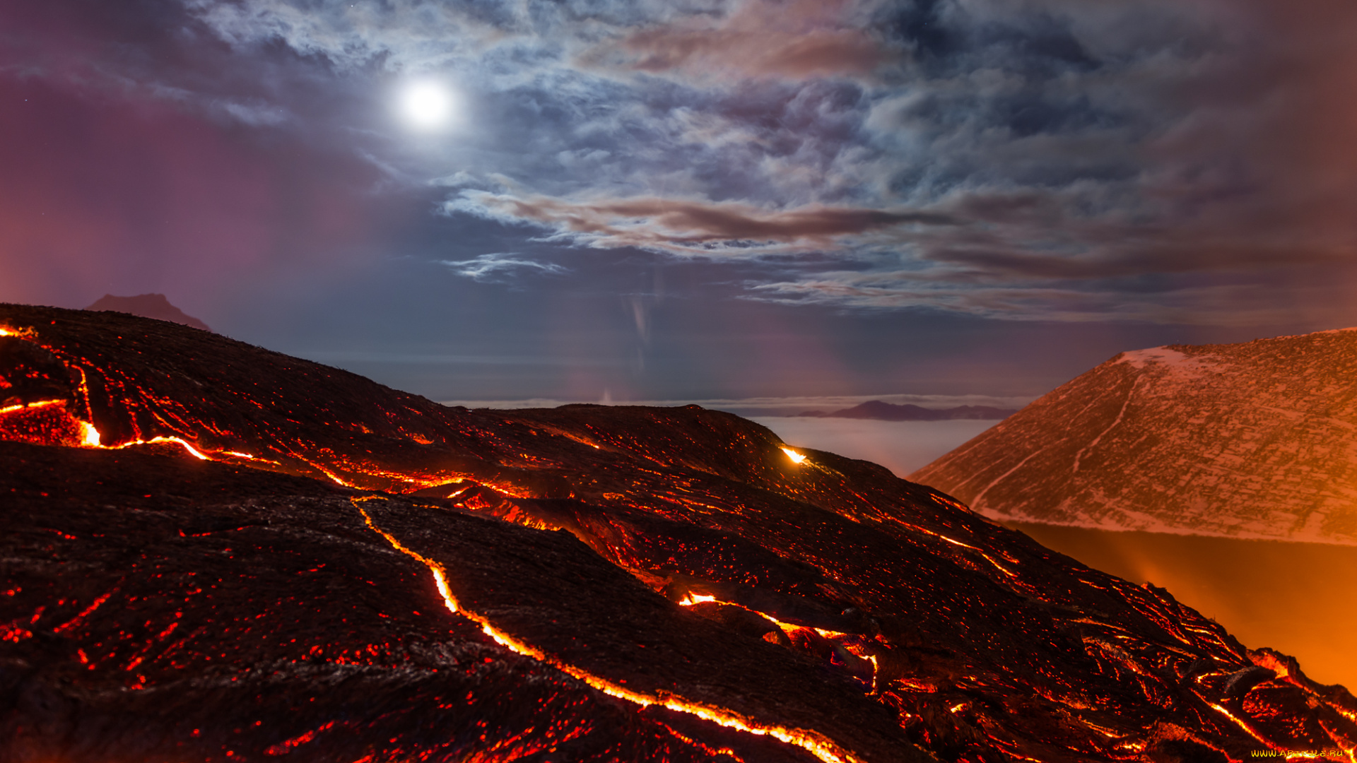 природа, стихия, moon, mountain, star, sky, russia, звезды, небо, скалы, море, ночь, лава, volcano, жар, свет, облака, tolbachik, kamchatka, peninsula, камчатка, толбачик, вулкан, rock, clouds, lava, night, light