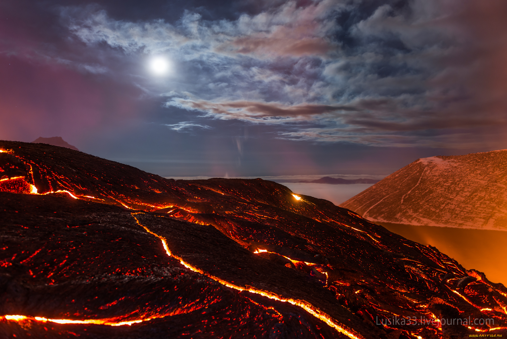 природа, стихия, moon, mountain, star, sky, russia, звезды, небо, скалы, море, ночь, лава, volcano, жар, свет, облака, tolbachik, kamchatka, peninsula, камчатка, толбачик, вулкан, rock, clouds, lava, night, light