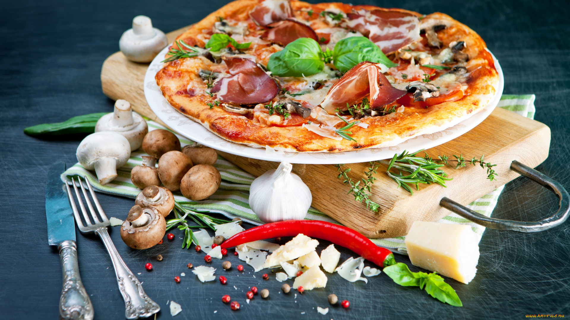 еда, пицца, сыр, перец, вилка, spices, pepper, mushrooms, ham, cheese, pizza, специи, грибы, ветчина