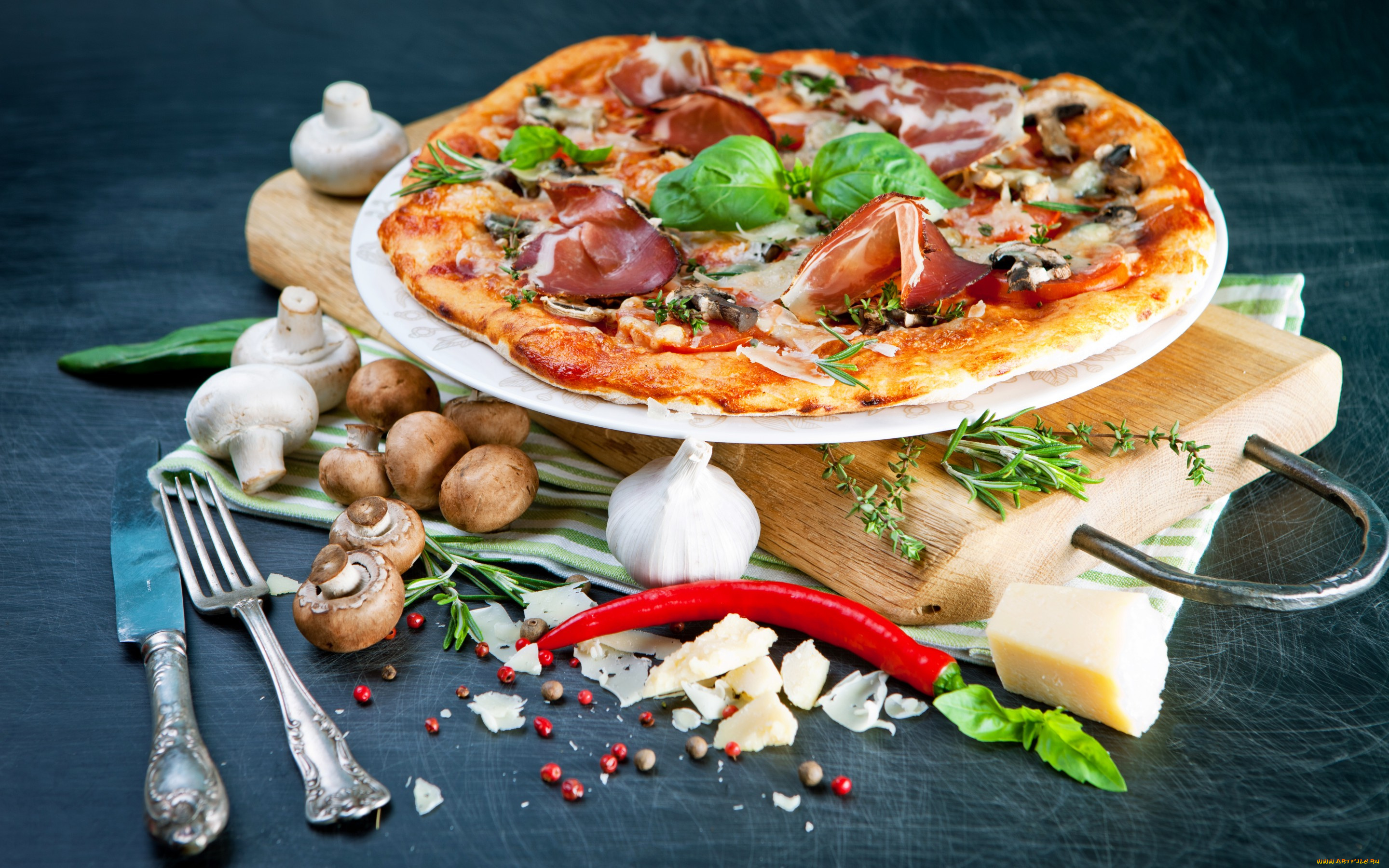еда, пицца, сыр, перец, вилка, spices, pepper, mushrooms, ham, cheese, pizza, специи, грибы, ветчина