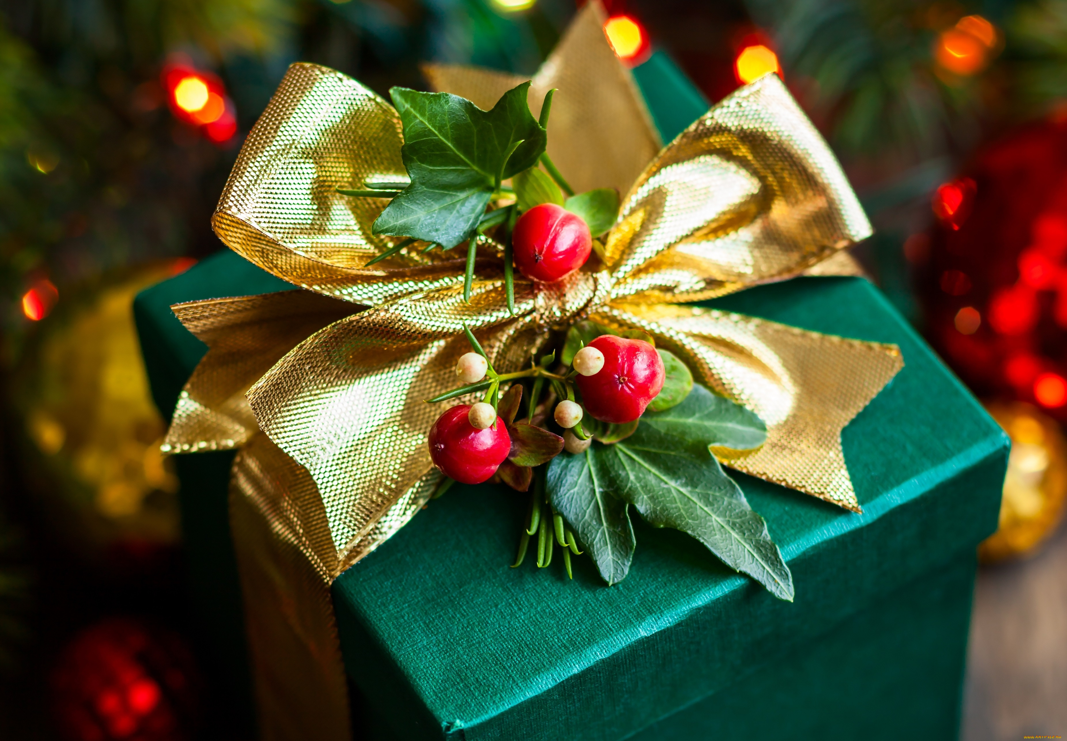 праздничные, подарки, и, коробочки, золотая, лента, бант, коробка, зеленая, подарок, рождество, новый, год, остролист, ягоды, листья, christmas, new, year, праздники