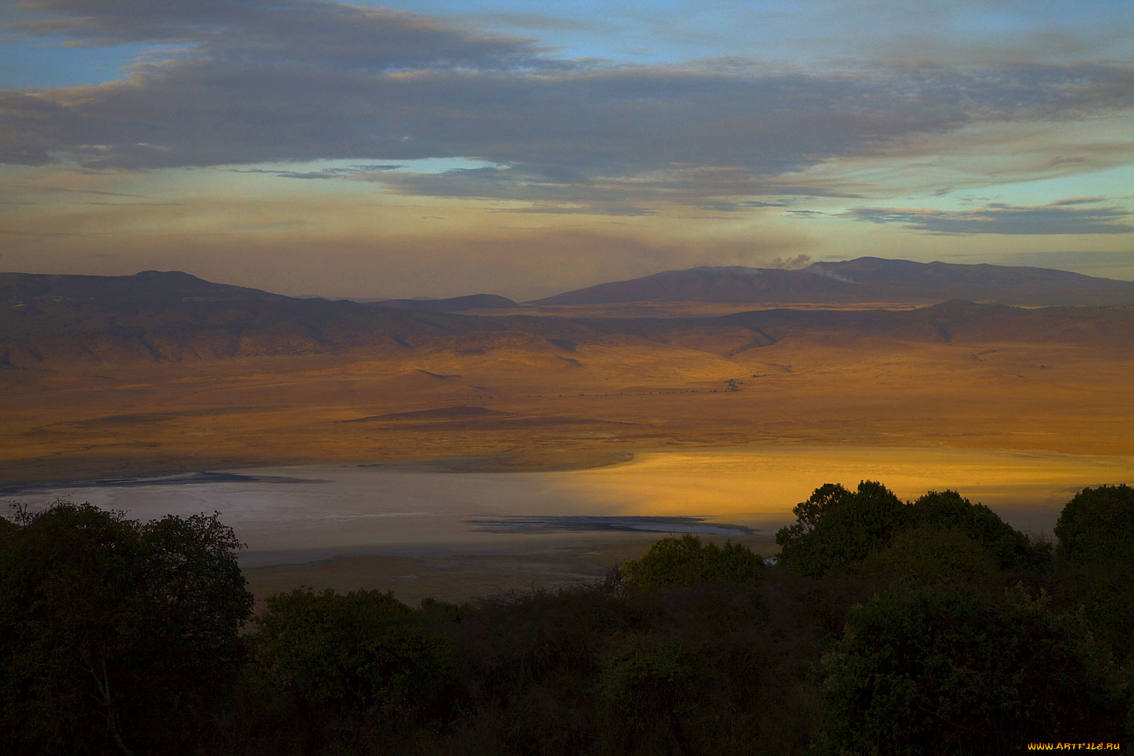 кратер, ngorongoro, танзания, природа, горы, облака, деревья