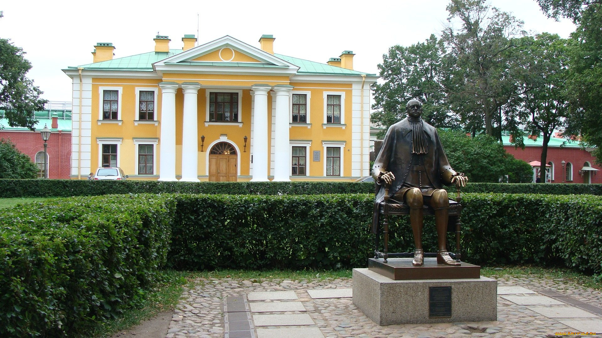 Петропавловская крепость памятник. Памятник Петру 1 в Санкт-Петербурге в Петропавловской крепости. Статуя Петра 1 в Санкт-Петербурге в Петропавловской крепости. Памятник Петру 1 в Петропавловской крепости.