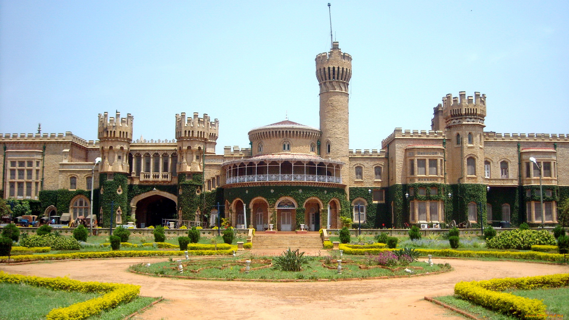 bangalore, palace, города, дворцы, замки, крепости, цветы, клумбы, дворец