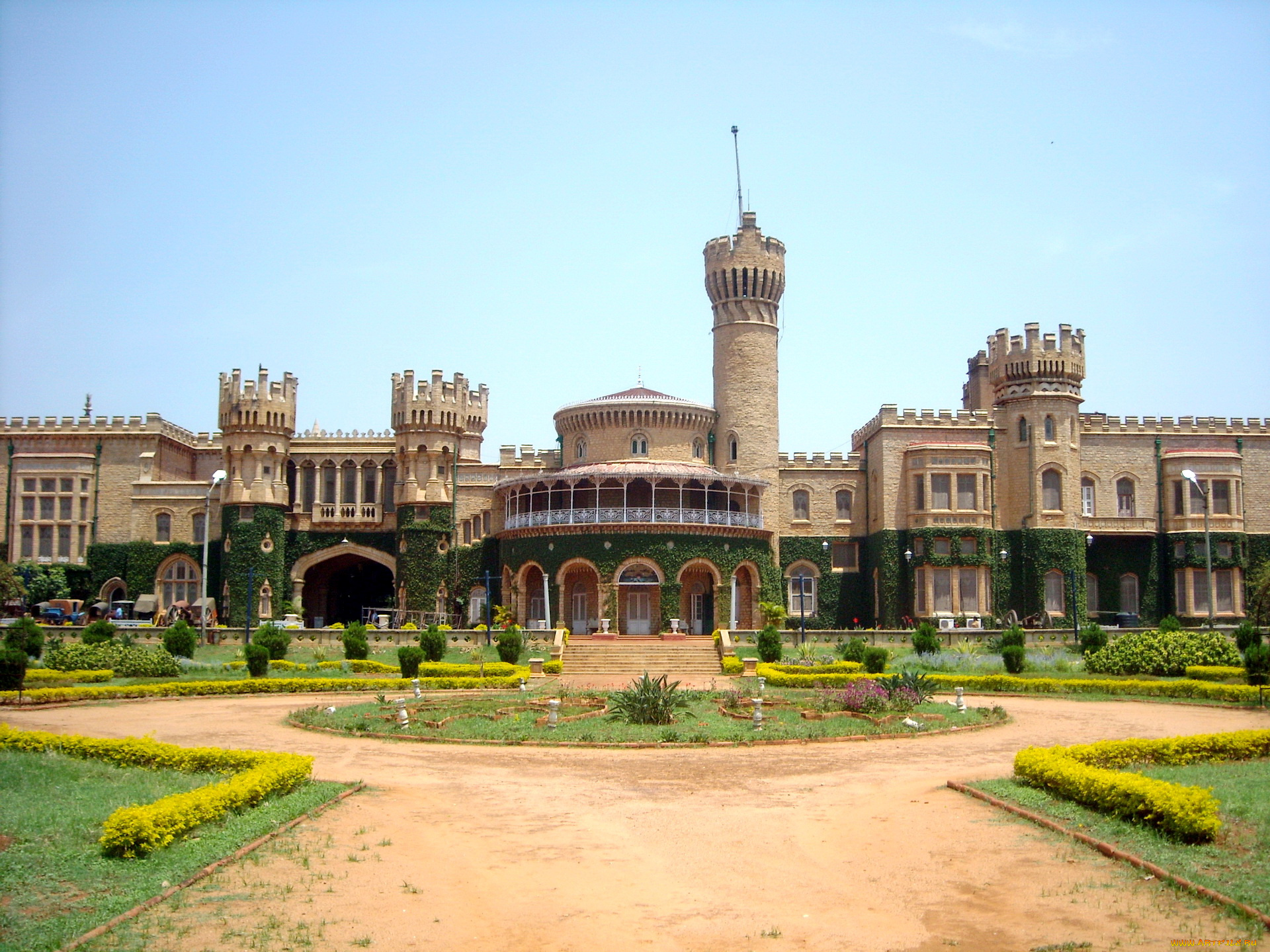 bangalore, palace, города, дворцы, замки, крепости, цветы, клумбы, дворец