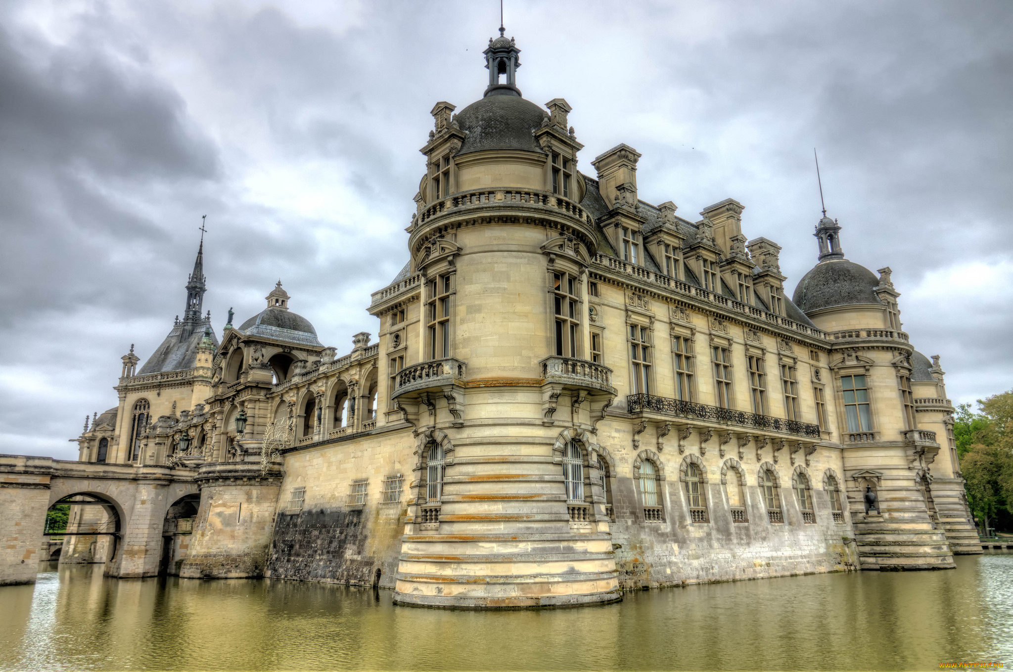 архитектура замок озеро лебеди Шато де Шантильи Франция загрузить