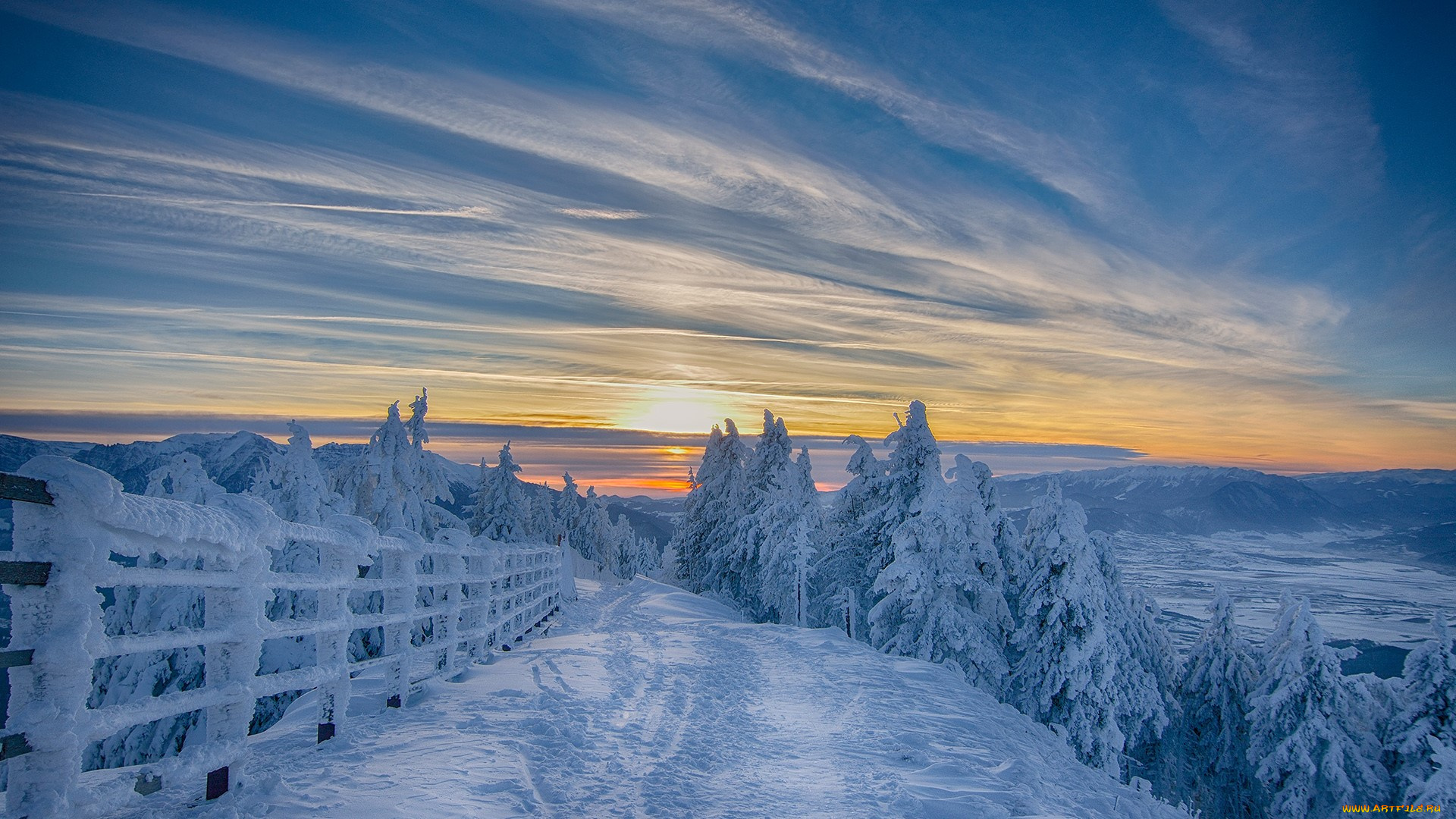 природа, зима, пейзаж, небо, облака, снег, деревья, забор, путь, проход, горы, закат, румыния